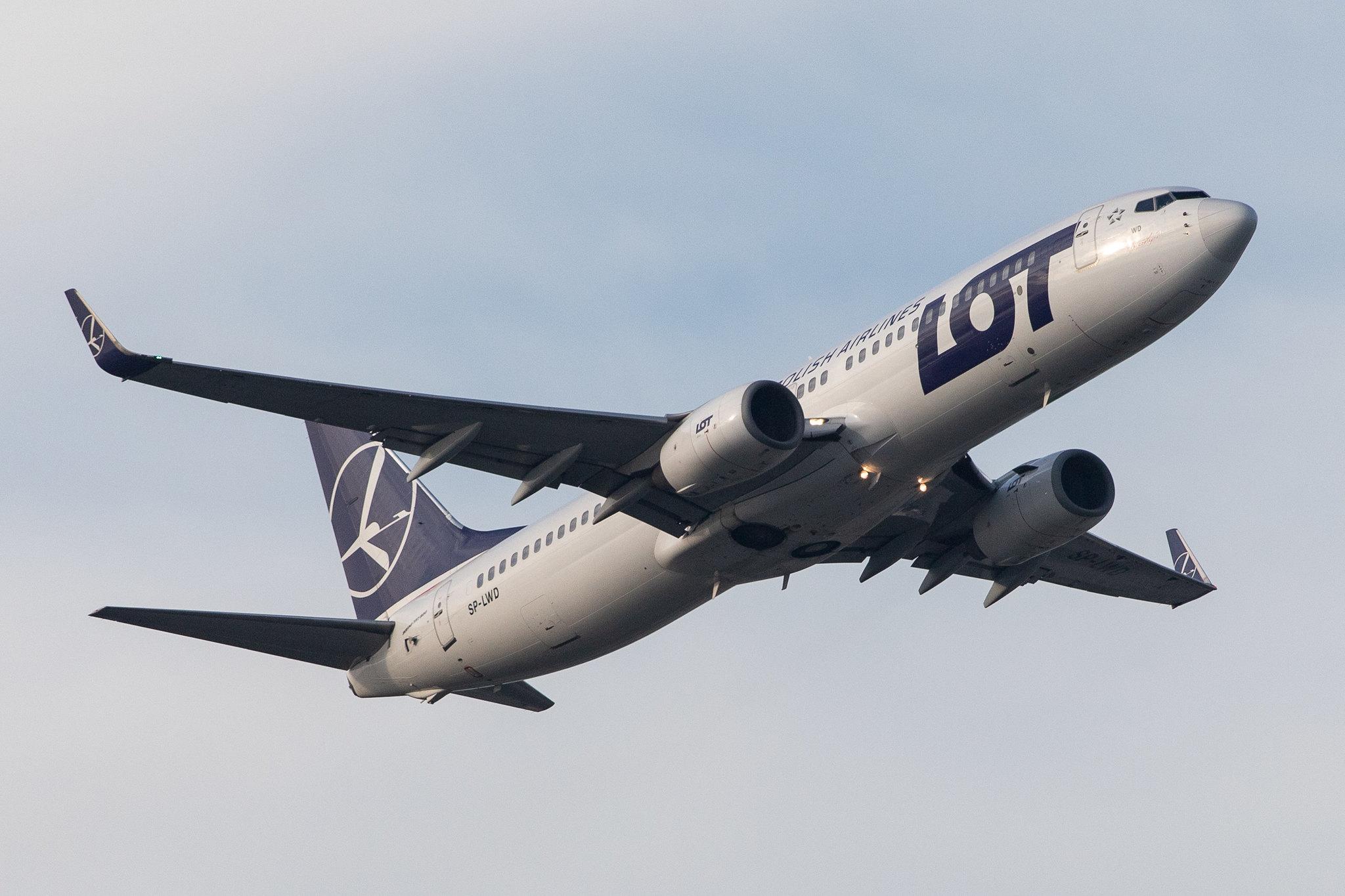 London Heathrow Airport: LOT (LO / LOT) |  Boeing 737-89P B738 | SP-LWD | MSN 32802