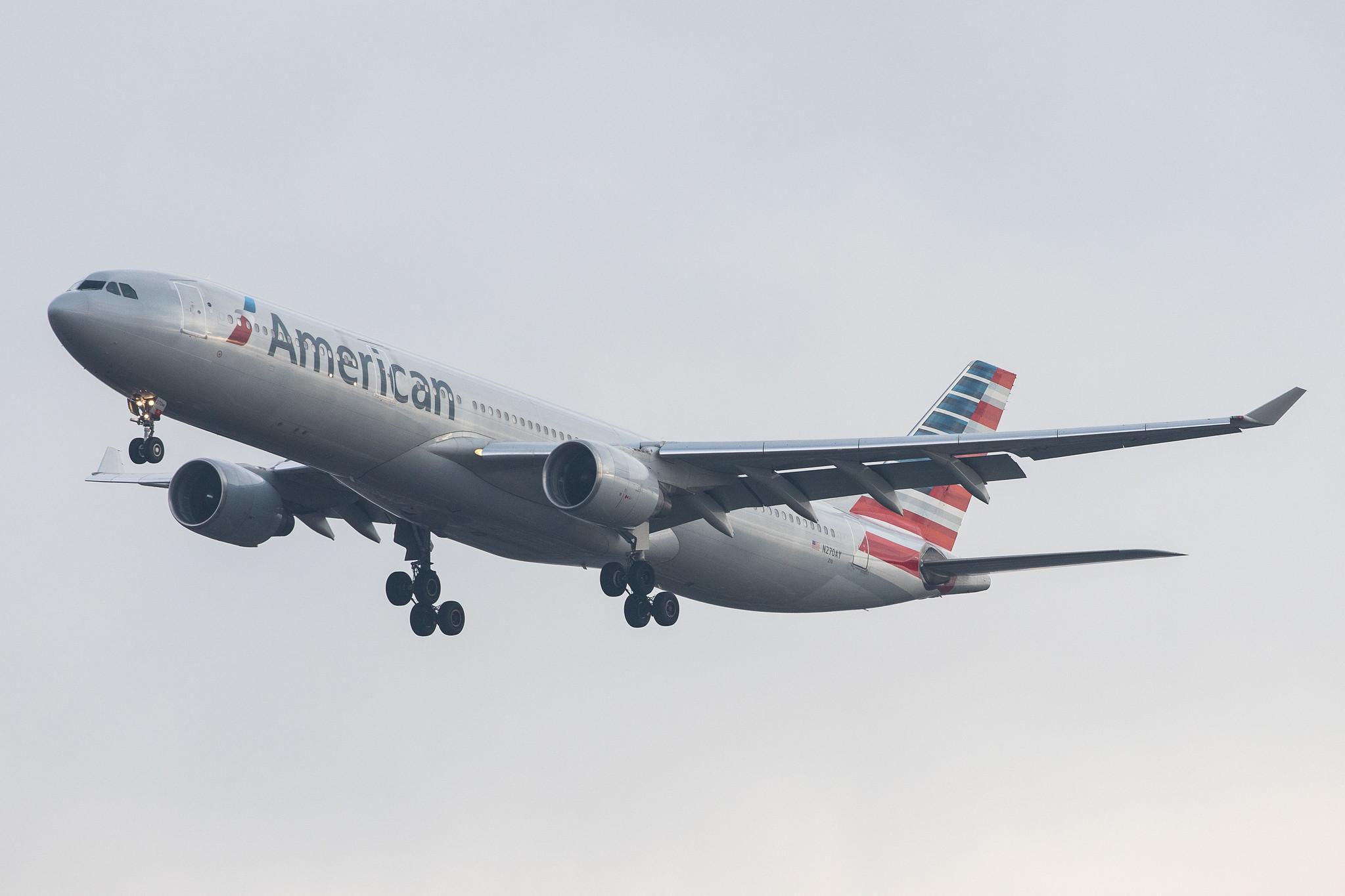 London Heathrow Airport: American Airlines (AA / AAL) |  Airbus A330-323 A333 | N270AY | MSN 0315