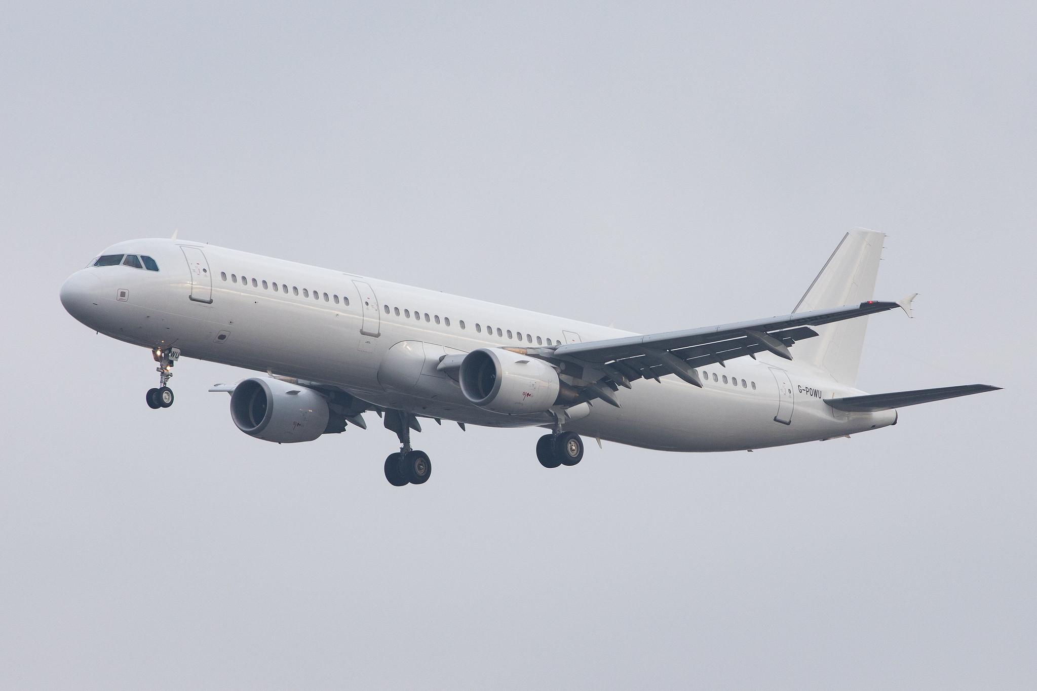 London Heathrow Airport: Titan Airways (ZT / AWC) |  Airbus A321-211 A321 | G-POWU | MSN 3708