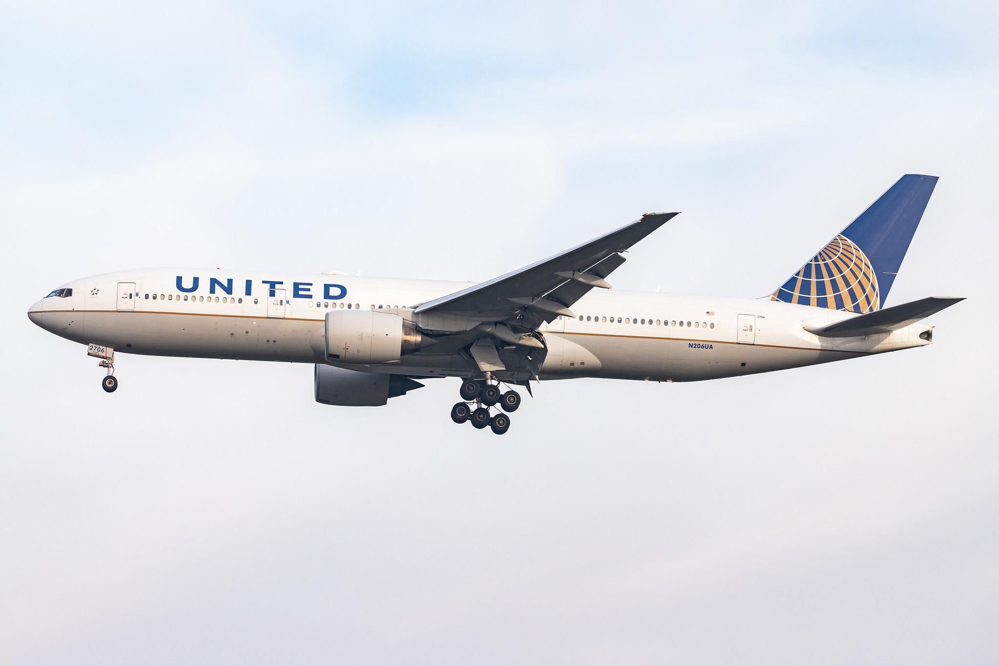 London Heathrow Airport: United Airlines (UA / UAL) |  Boeing 777-222(ER) B772 | N206UA | MSN 30212