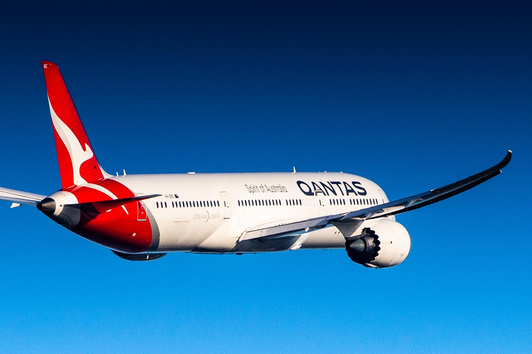 London Heathrow Airport: Qantas (QF / QFA) |  Boeing 787-9 Dreamliner B789 | VH-ZNC | MSN 39040