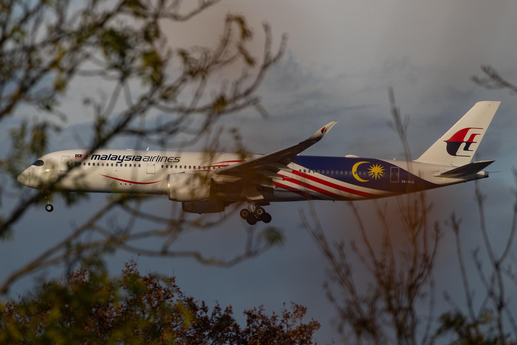 London Heathrow Airport: Malaysia Airlines (MH / MAS) |  Livery: Malaysia Negaraku Livery |  Airbus A350-941 A359 | 9M-MAG | MSN 213
