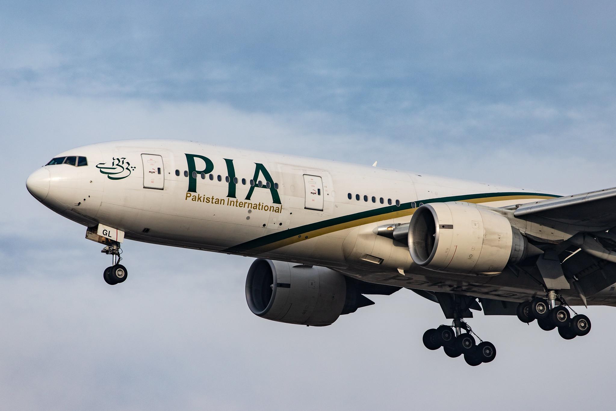 London Heathrow Airport: Pakistan International Airlines (PK / PIA) |  Boeing 777-240(ER) B772 | AP-BGL | MSN 33777