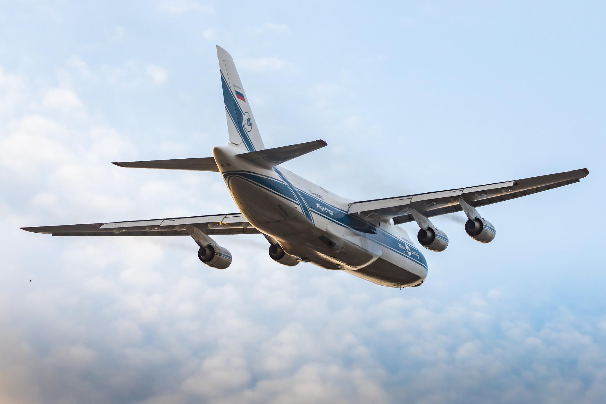 Hamburg Airport: Volga-Dnepr Airlines (VI / VDA) |  Antonov An-124 A124 | RA-82043 | MSN 9773054155101