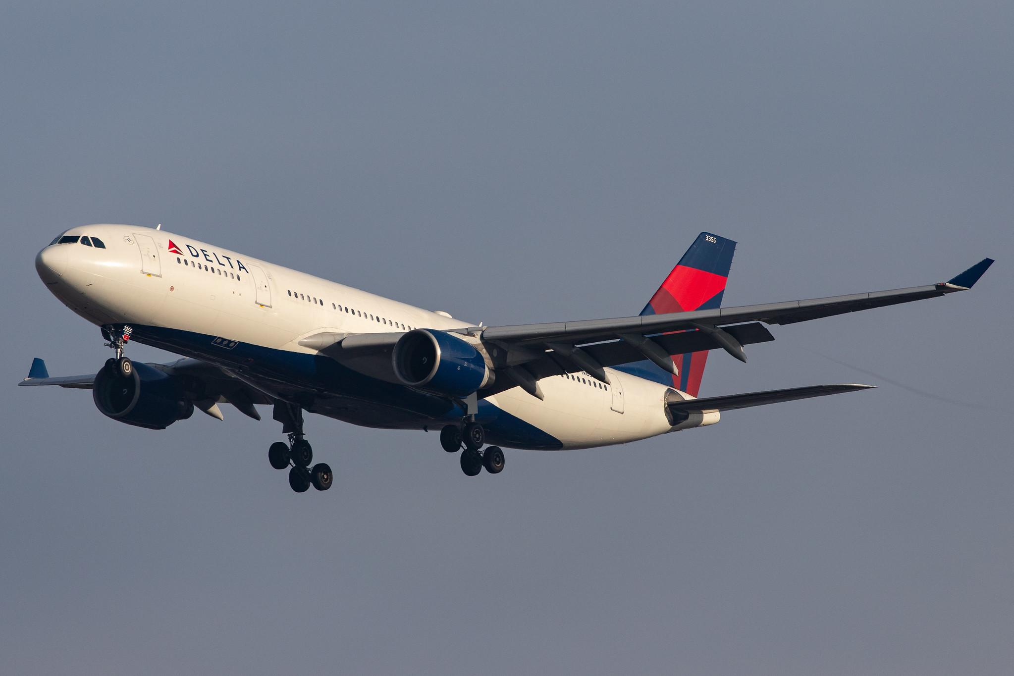London Heathrow Airport: Delta Air Lines (DL / DAL) |  Airbus A330-223 A332 | N855NW | MSN 0621