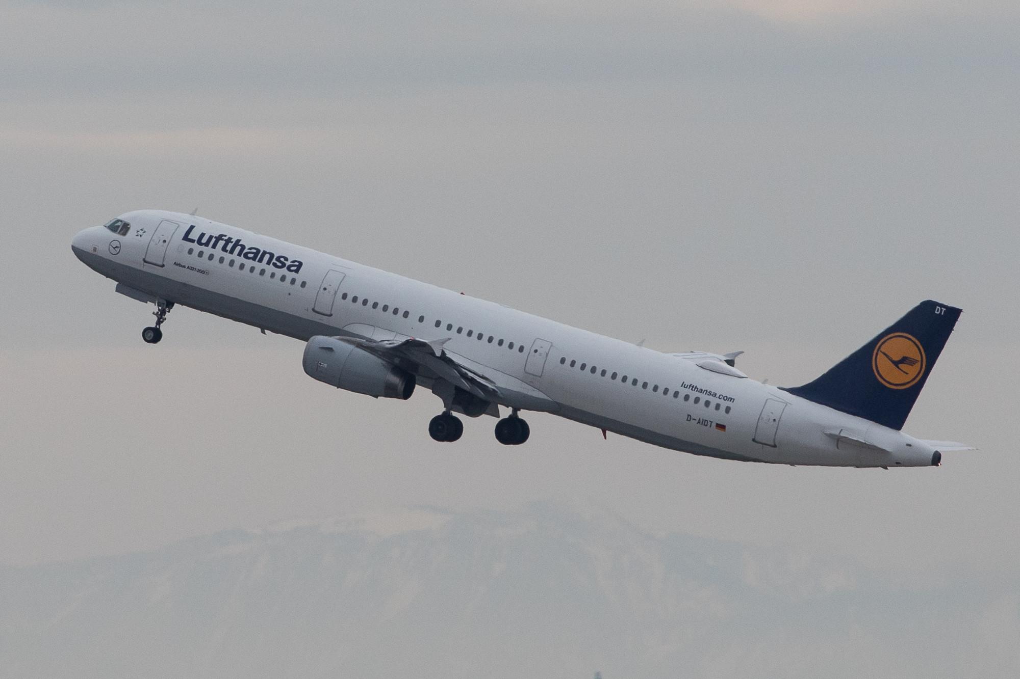 Munich Airport: Lufthansa (LH / DLH) |  Airbus A321-231 A321 | D-AIDT | MSN 5087