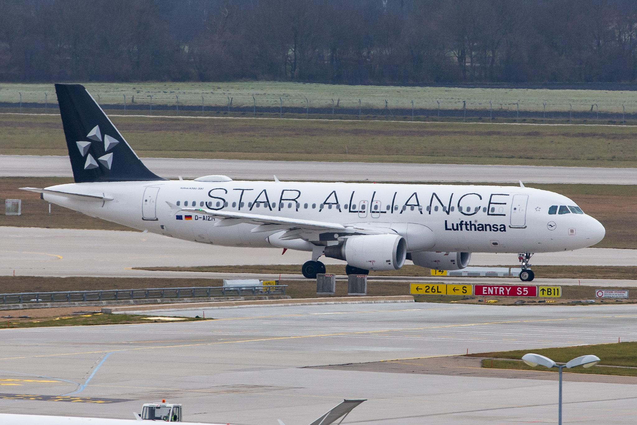 Munich Airport: Lufthansa (LH / DLH) |  Livery: Star Alliance Livery |  Airbus A320-214 A320 | D-AIZM | MSN 5203