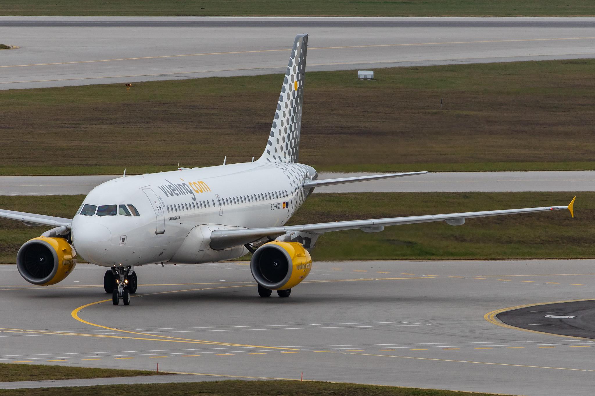 Munich Airport: Vueling (VY / VLG) |  Airbus A319-111 A319 | EC-MKX | MSN 3054