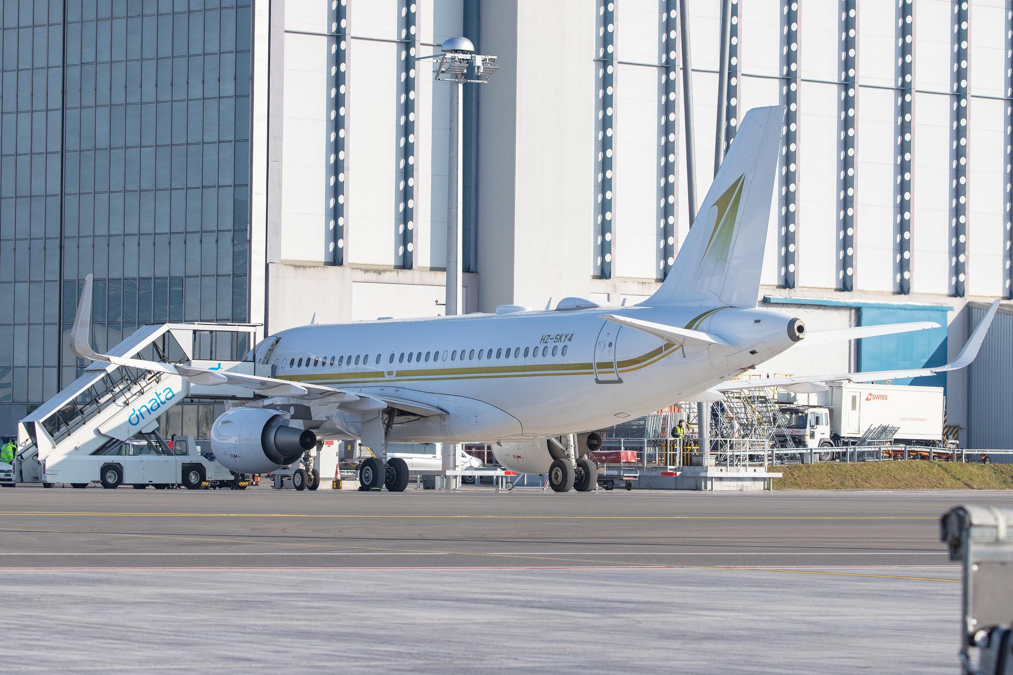 Flughafen Zürich: Sky Prime |  Airbus A319-115(CJ) A319 | HZ-SKY4 | MSN 6727