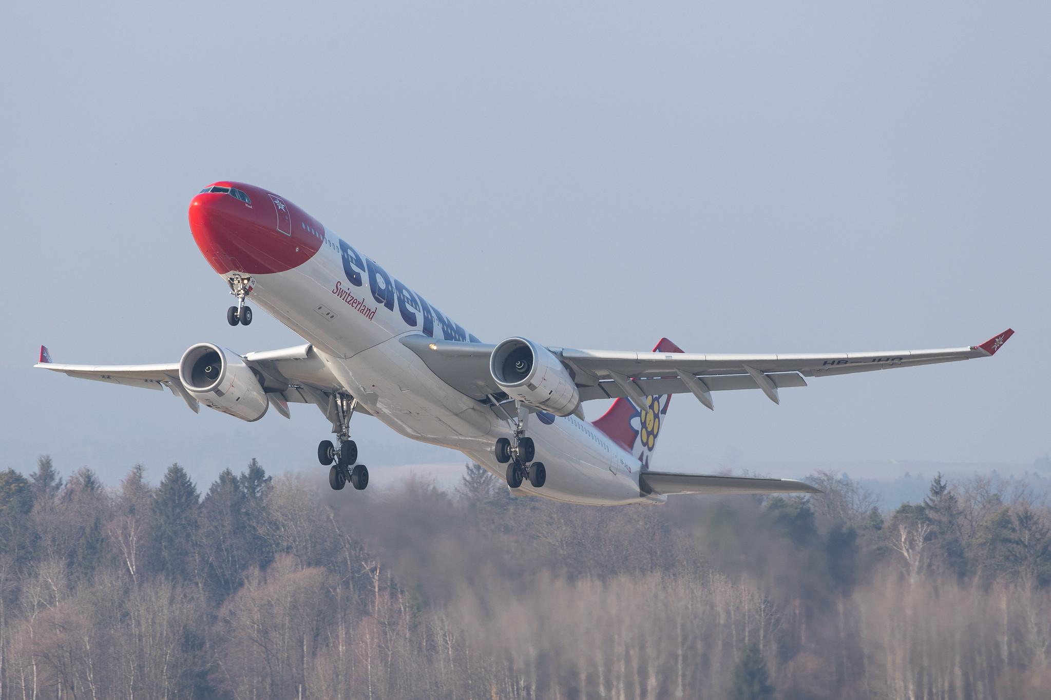 Flughafen Zürich: Edelweiss Air (WK / EDW) |  Airbus A330-343 A333 | HB-JHQ | MSN 1193