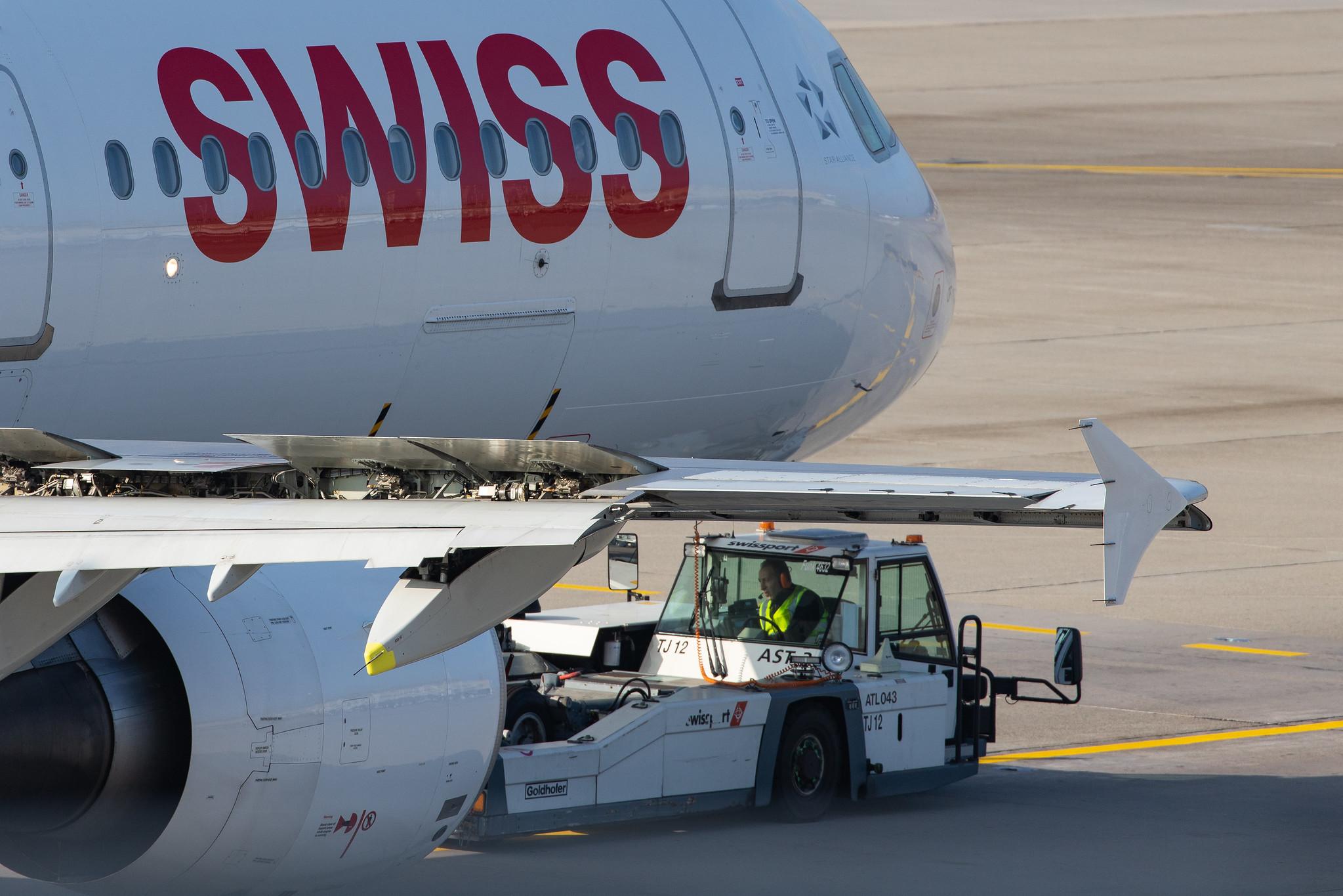 Flughafen Zürich: Swiss (LX / SWR) |  Airbus A321-111 A321 | HB-IOF | MSN 0541