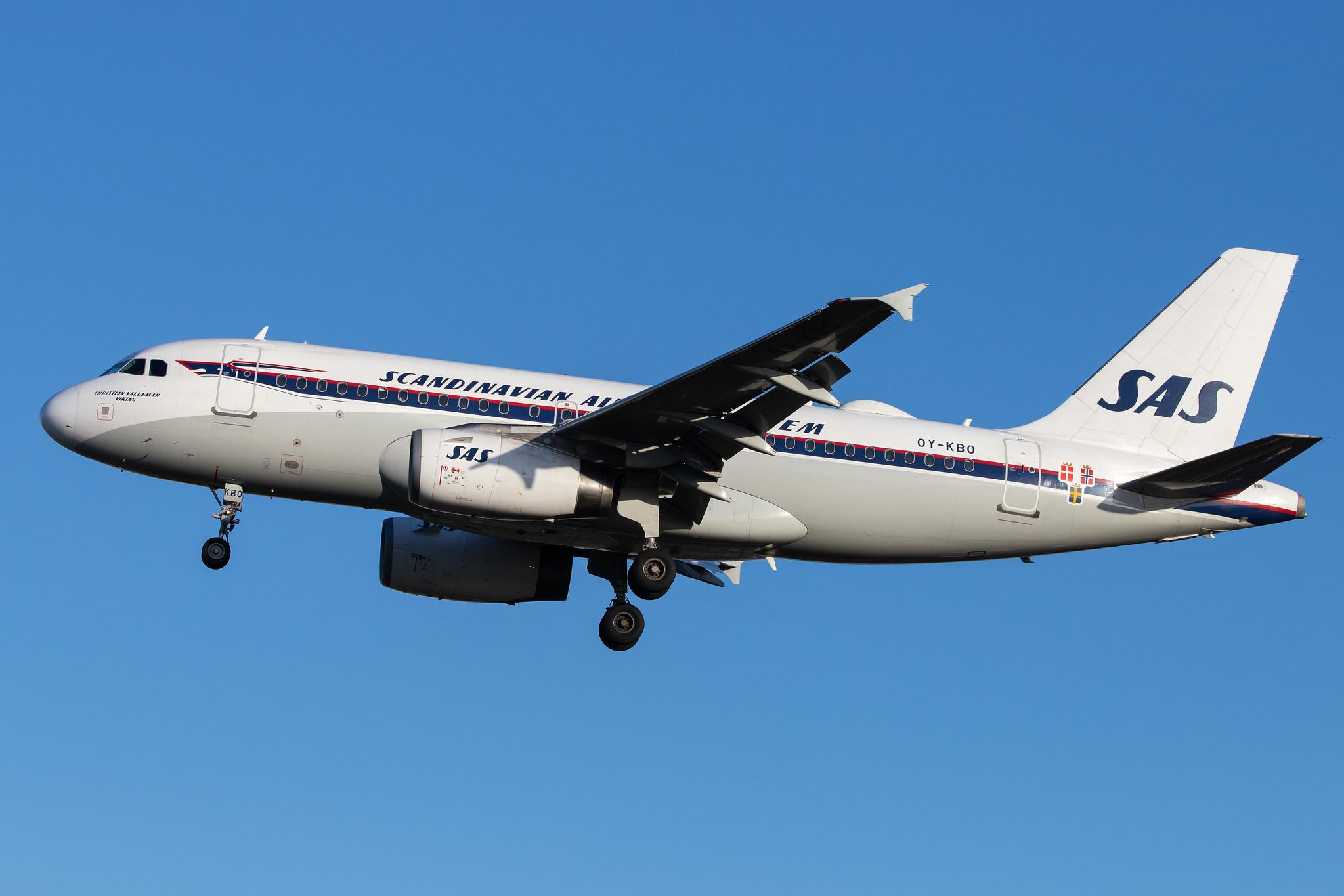 London Heathrow Airport: SAS (SK / SAS) |  Livery: Retro Livery |  Airbus A319-132 A319 | OY-KBO | MSN 2850