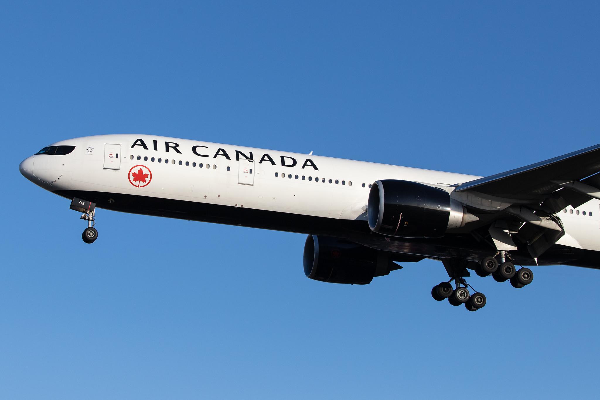 London Heathrow Airport: Air Canada (AC / ACA) |  Boeing 777-333(ER) B77W | C-FIVW | MSN 422183