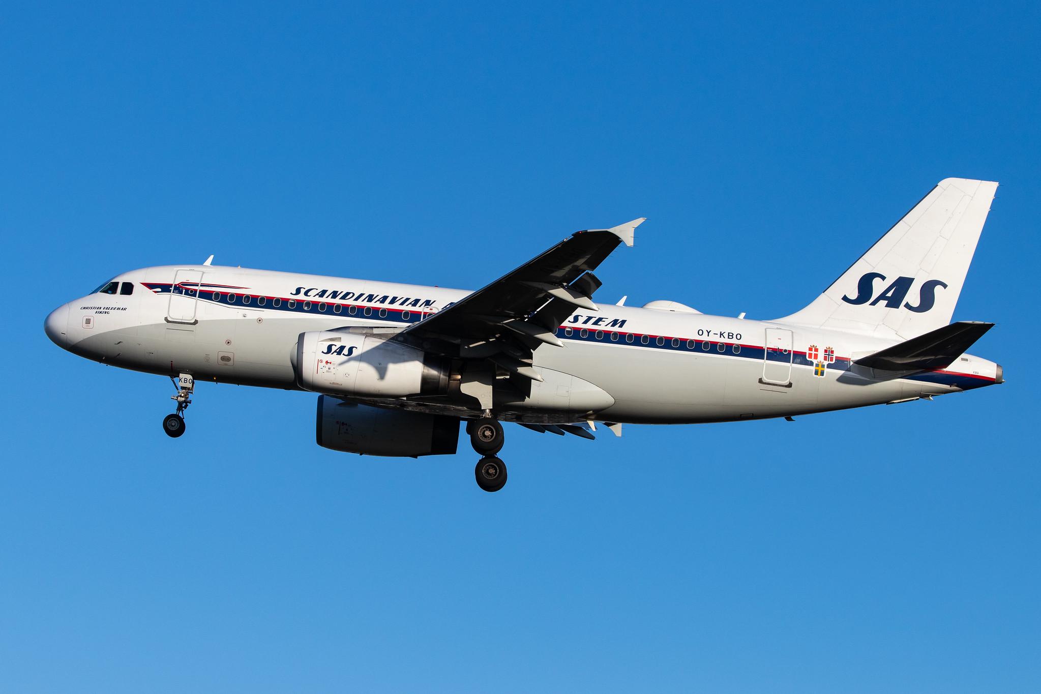 London Heathrow Airport: SAS (SK / SAS) |  Livery: Retro Livery |  Airbus A319-132 A319 | OY-KBO | MSN 2850