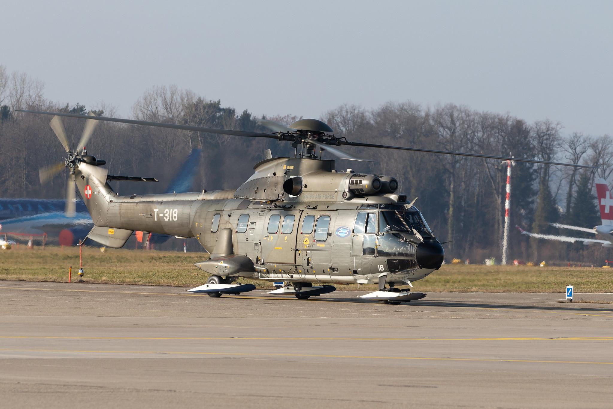 Flughafen Zürich: Swiss Air Force |  Eurocopter AS-532UL Cougar AS32 | T-318 | MSN 2340