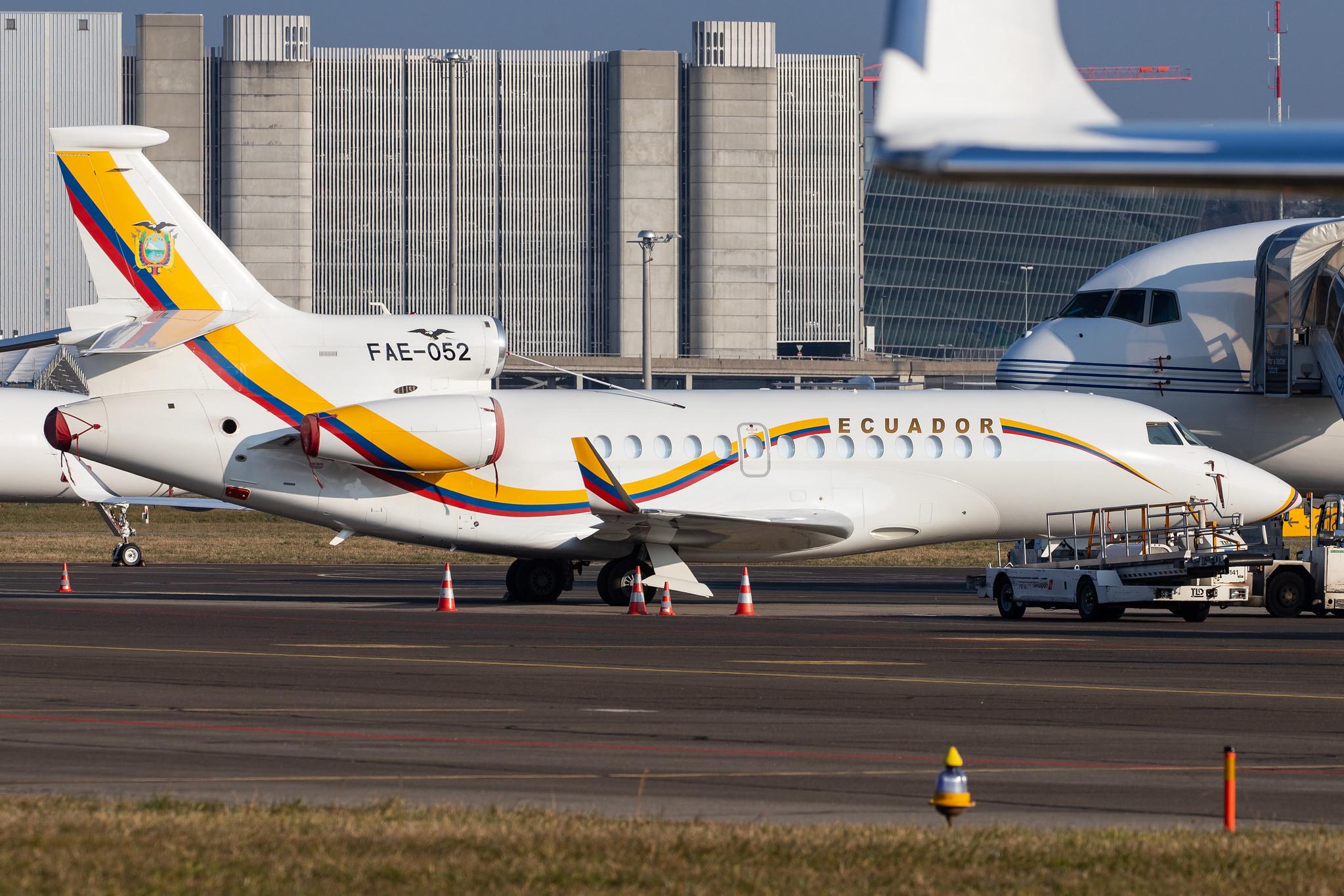 Flughafen Zürich: Ecuadorian Air Force |  Dassault Falcon 7X FA7X | FAE-052 | MSN 185