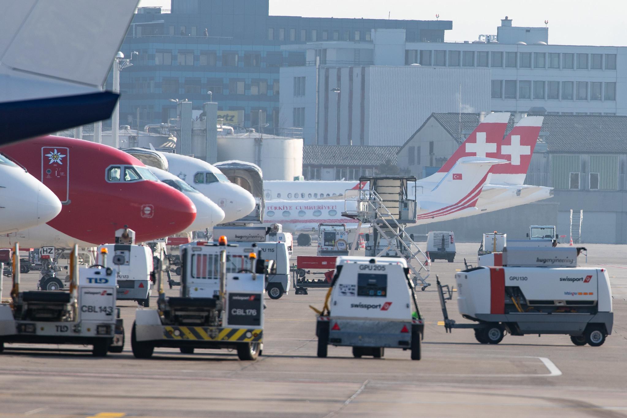 Flughafen Zürich: Vorfeld/Apron |