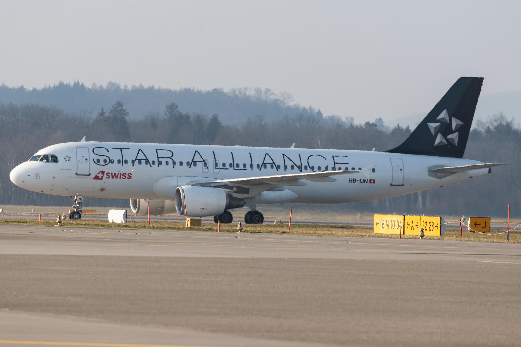 Flughafen Zürich: Swiss (LX / SWR) |  Livery: Star Alliance Livery |  Airbus A320-214 A320 | HB-IJN | MSN 0643