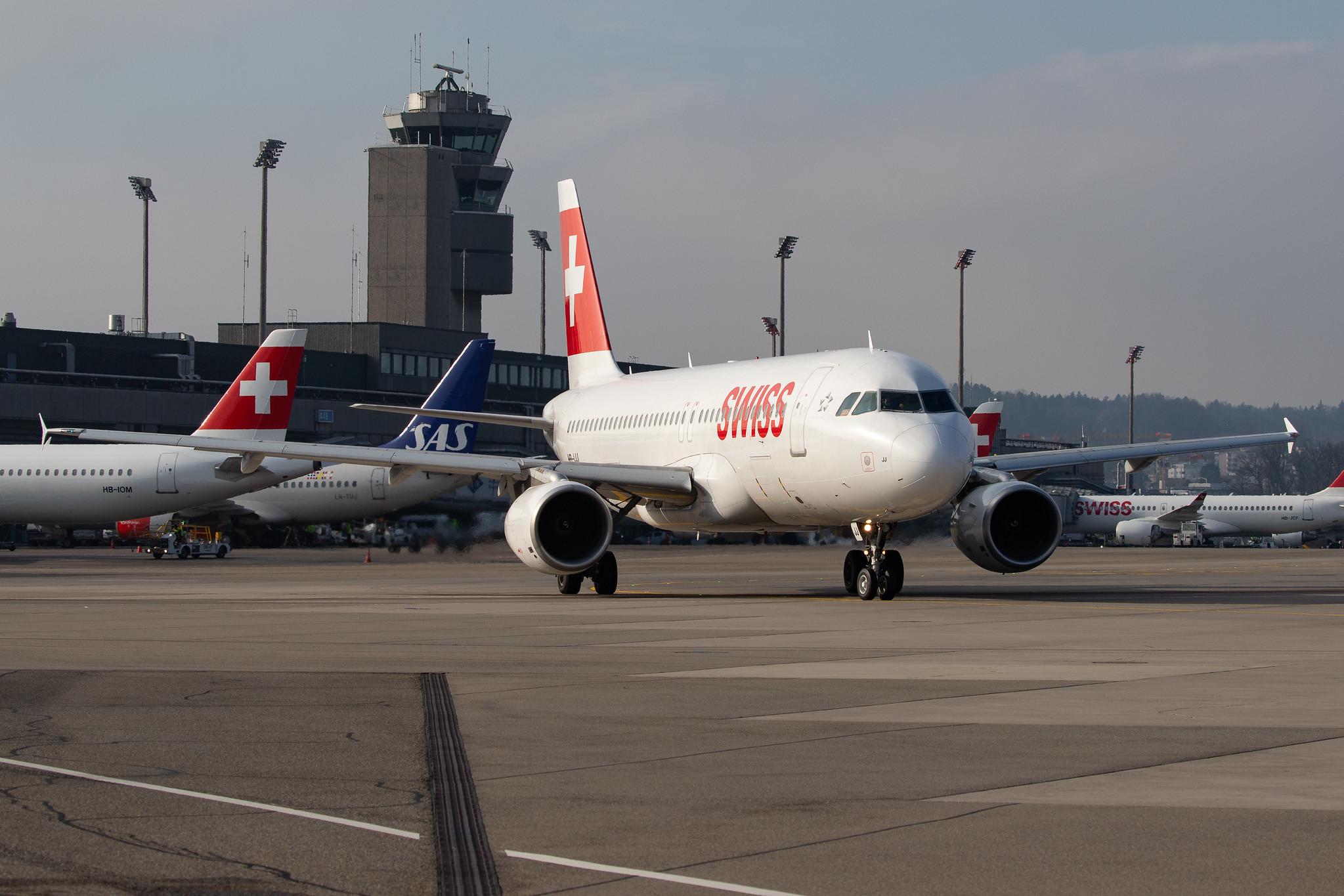 Flughafen Zürich: Swiss (LX / SWR) |  Airbus A320-214 A320 | HB-IJJ | MSN 0585