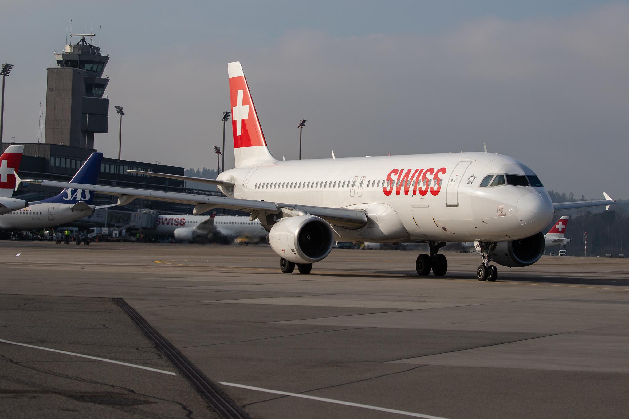 Flughafen Zürich: Swiss (LX / SWR) |  Airbus A320-214 A320 | HB-IJR | MSN 0703