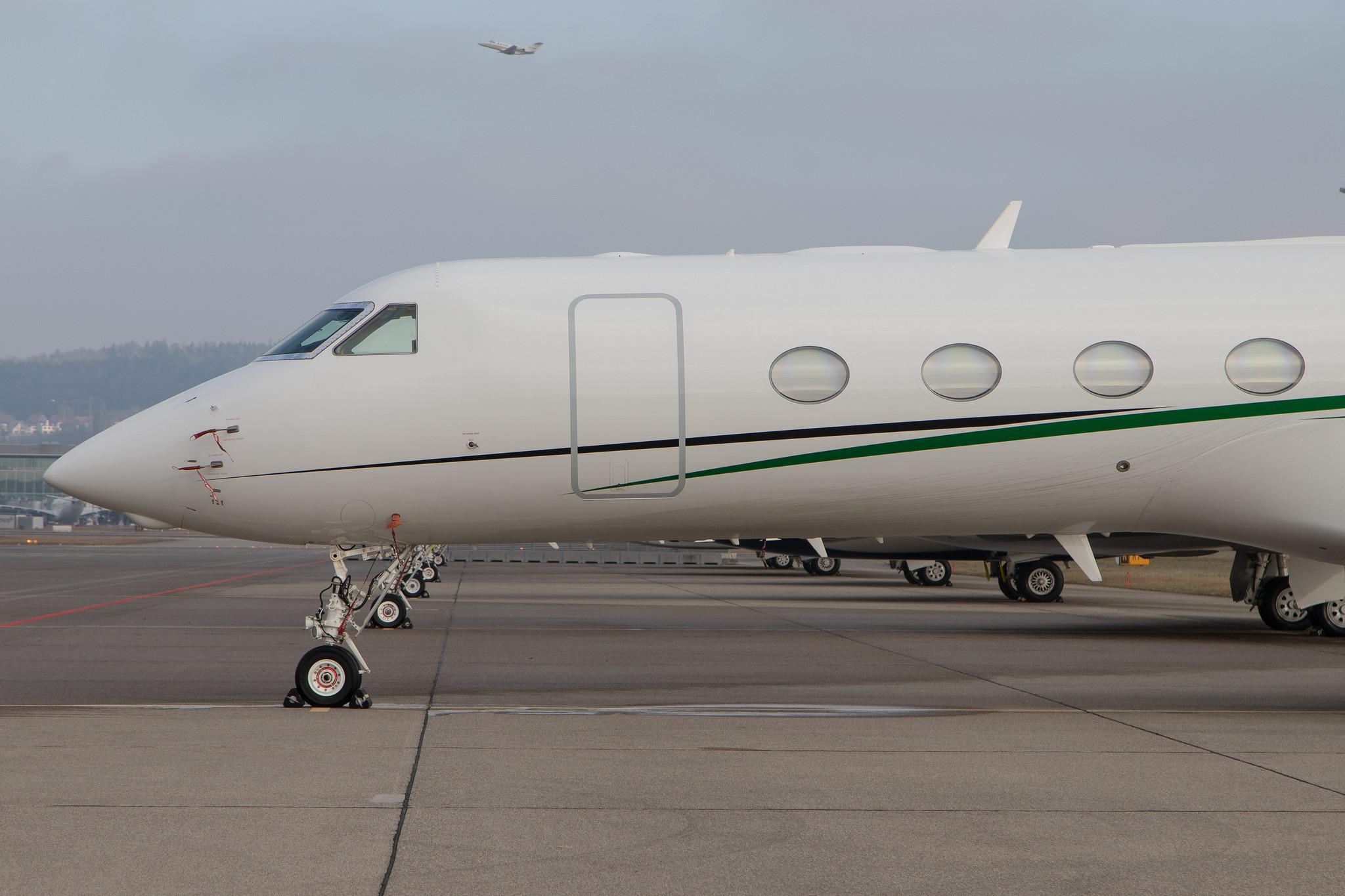 Flughafen Zürich: Private owner |  Gulfstream G550 GLF5 | C-GIAC | MSN 5243