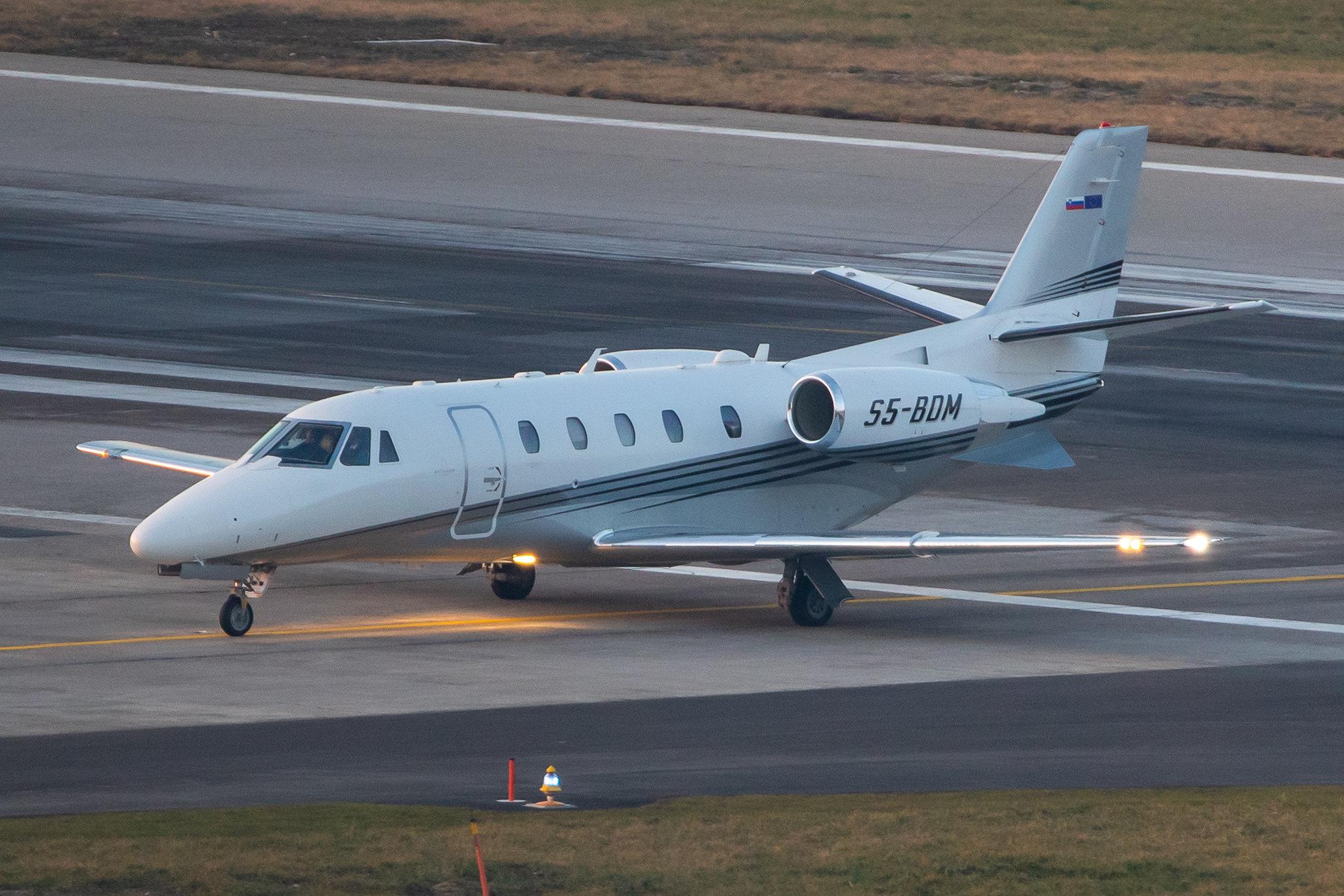 Flughafen Zürich: Private Owner |  Cessna 560XLS Citation Excel + C56X | S5-BDM | MSN 560-6126