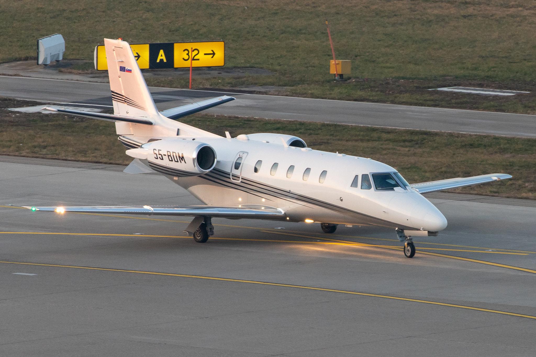 Flughafen Zürich: Private Owner |  Cessna 560XLS Citation Excel + C56X | S5-BDM | MSN 560-6126