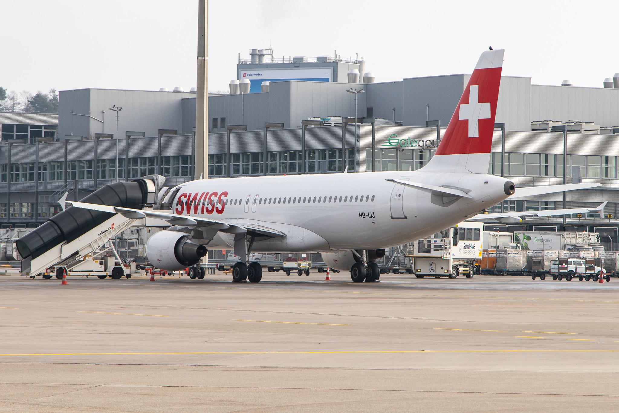 Flughafen Zürich: Swiss (LX / SWR) |  Airbus A320-214 A320 | HB-IJJ | MSN 0585
