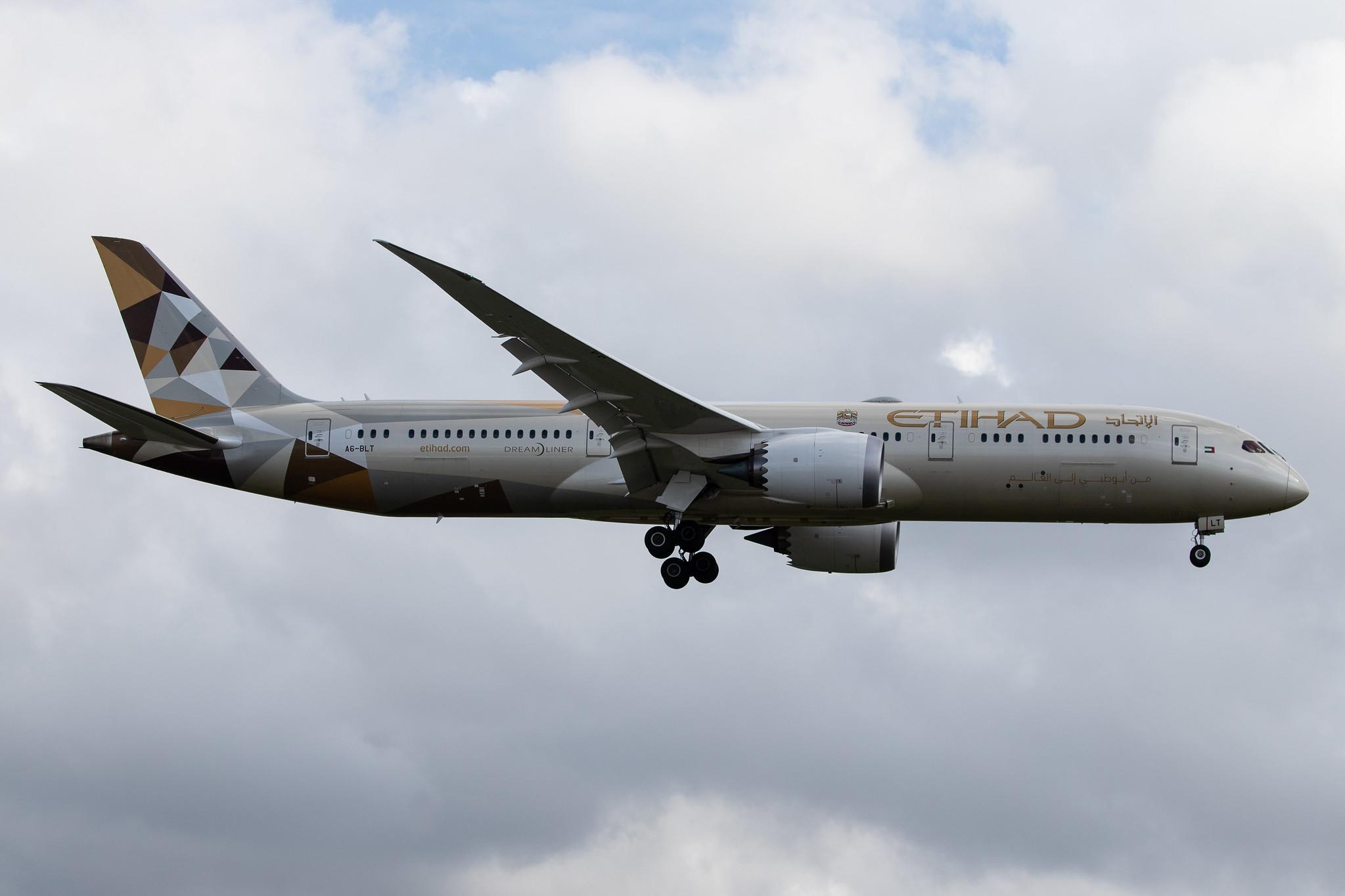 London Heathrow Airport: Etihad Airways (EY / ETD) |  Livery: ADNOC - Choose Italy Livery |  Boeing 787-9 Dreamliner B789 | A6-BLT | MSN 39667