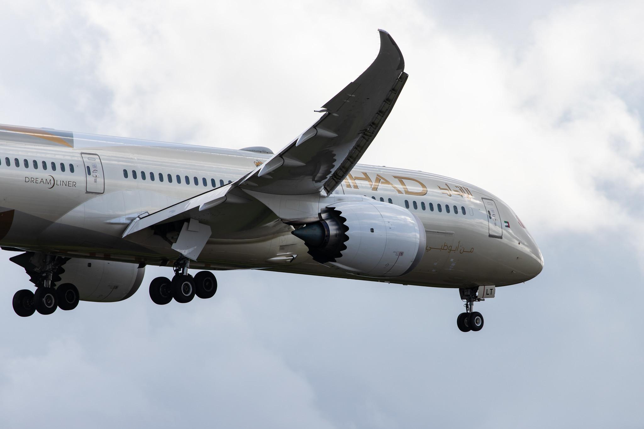 London Heathrow Airport: Etihad Airways (EY / ETD) |  Livery: ADNOC - Choose Italy Livery |  Boeing 787-9 Dreamliner B789 | A6-BLT | MSN 39667