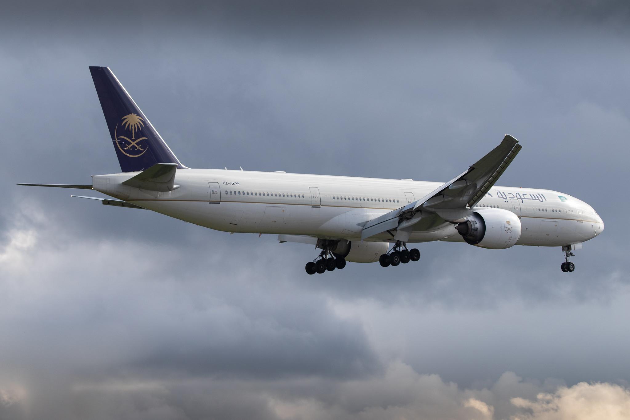 London Heathrow Airport: Saudia (SV / SVA) |  Boeing 777-3FG(ER) B77W | HZ-AK38 | MSN 61597