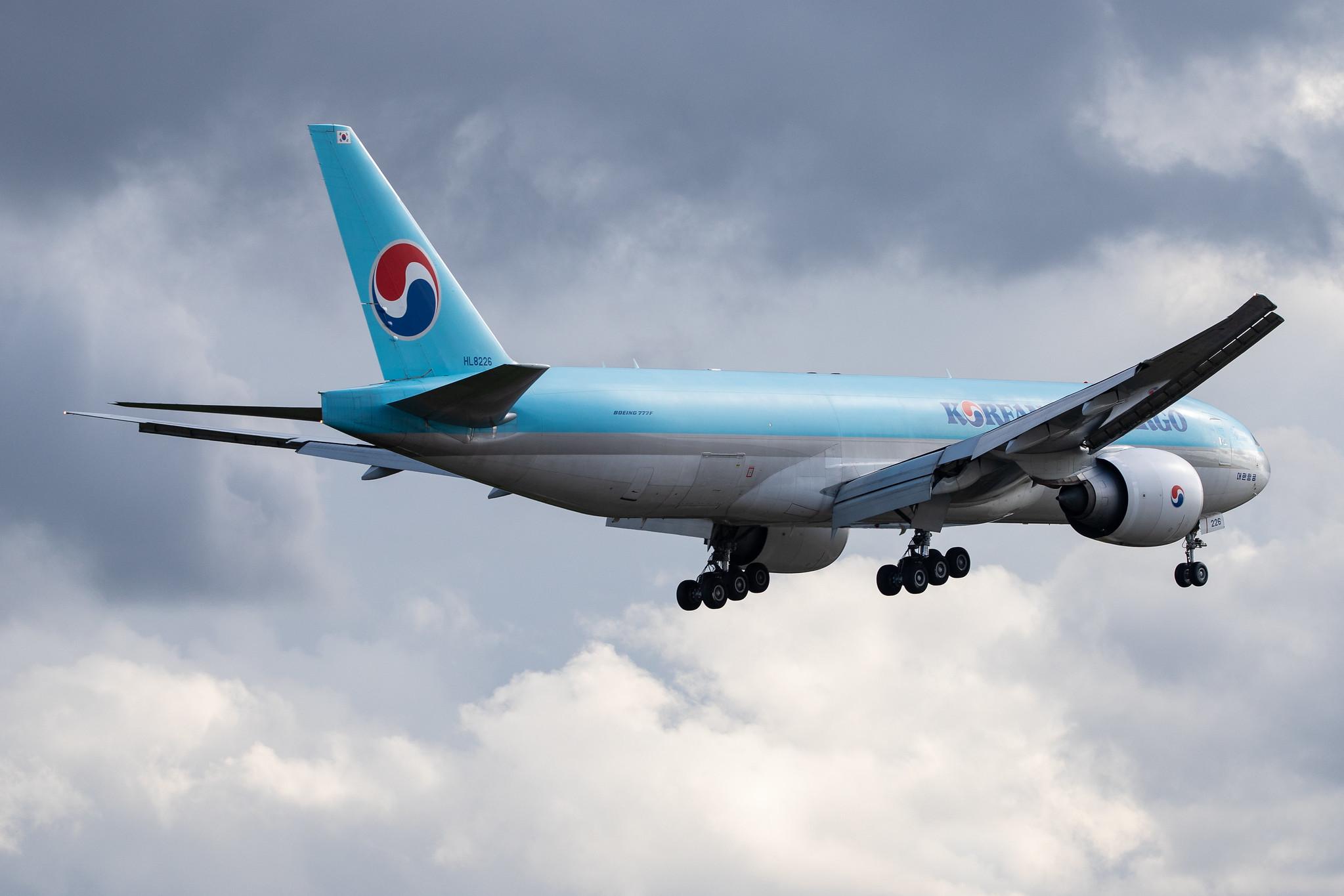 London Heathrow Airport: Korean Air Cargo (KE / KAL) | Operator: Korean Air |  Boeing 777-FB5 B77L | HL8226 | MSN 37640