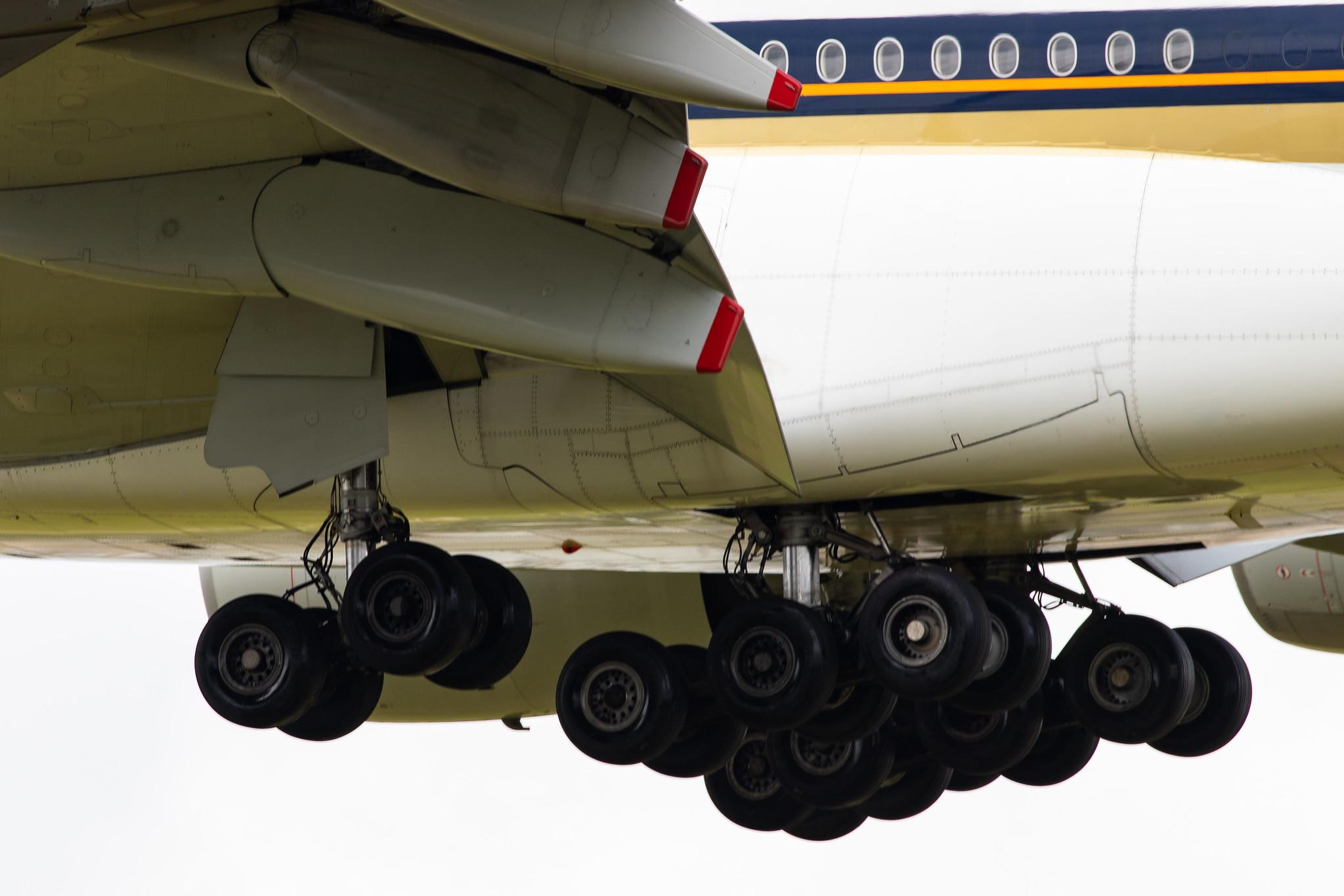 London Heathrow Airport: Singapore Airlines (SQ / SIA) |  Airbus A380-841 A388 | 9V-SKP | MSN 076