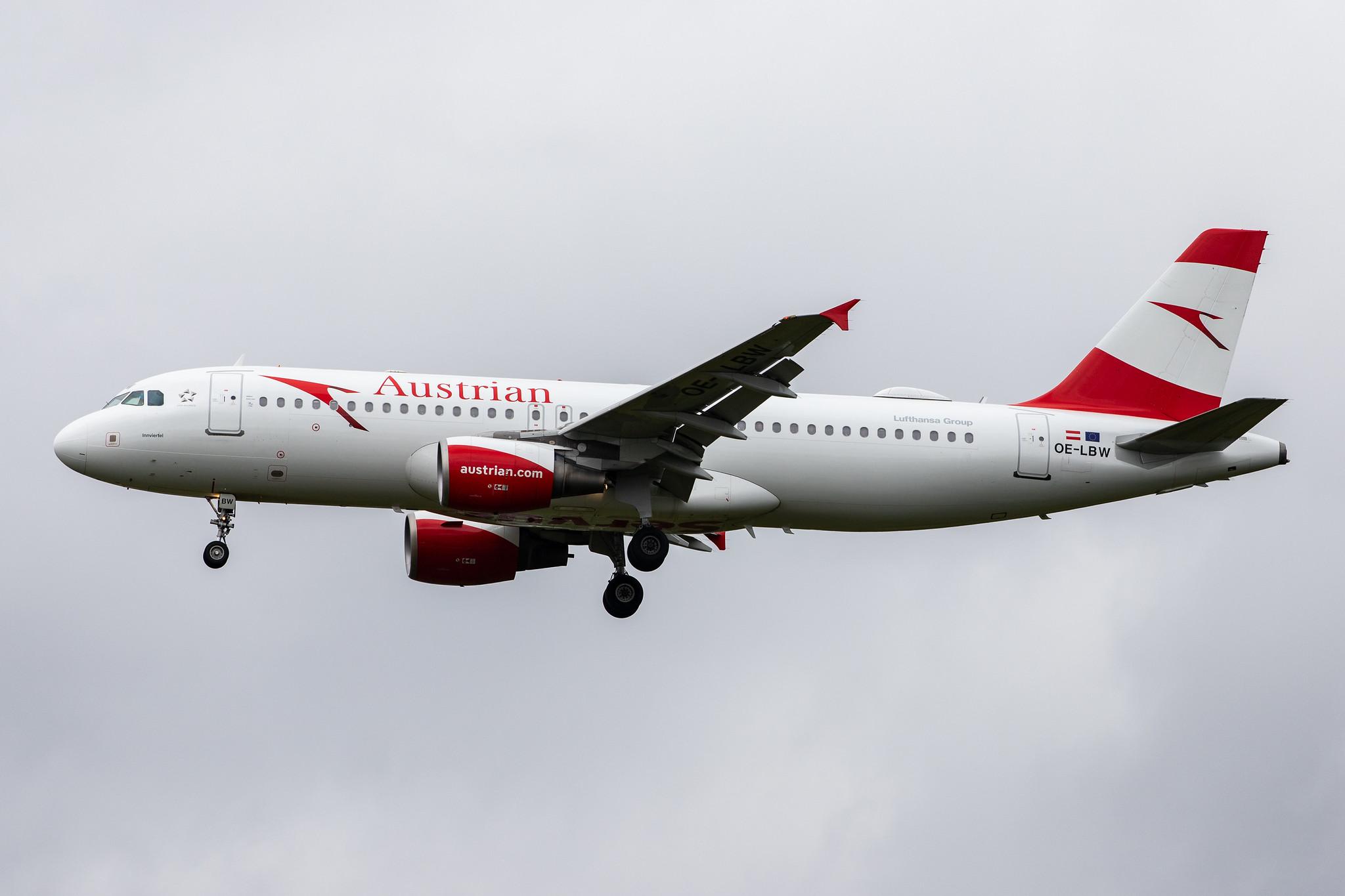 London Heathrow Airport: Austrian Airlines (OS / AUA) |  Airbus A320-214 A320 | OE-LBW | MSN 1678