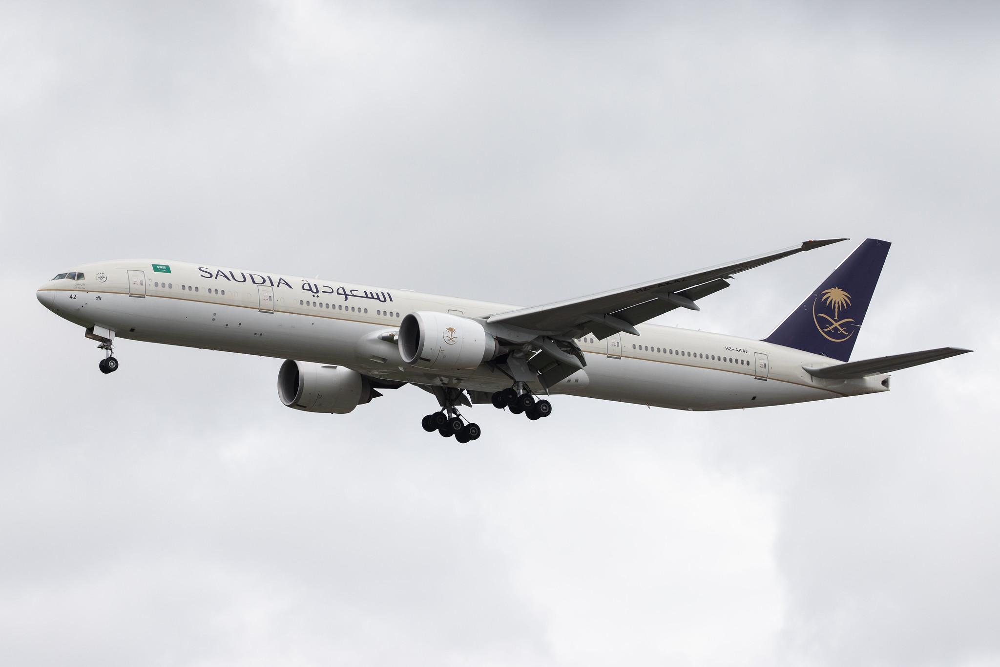 London Heathrow Airport: Saudia (SV / SVA) |  Boeing 777-368(ER) B77W | HZ-AK42 | MSN 62762