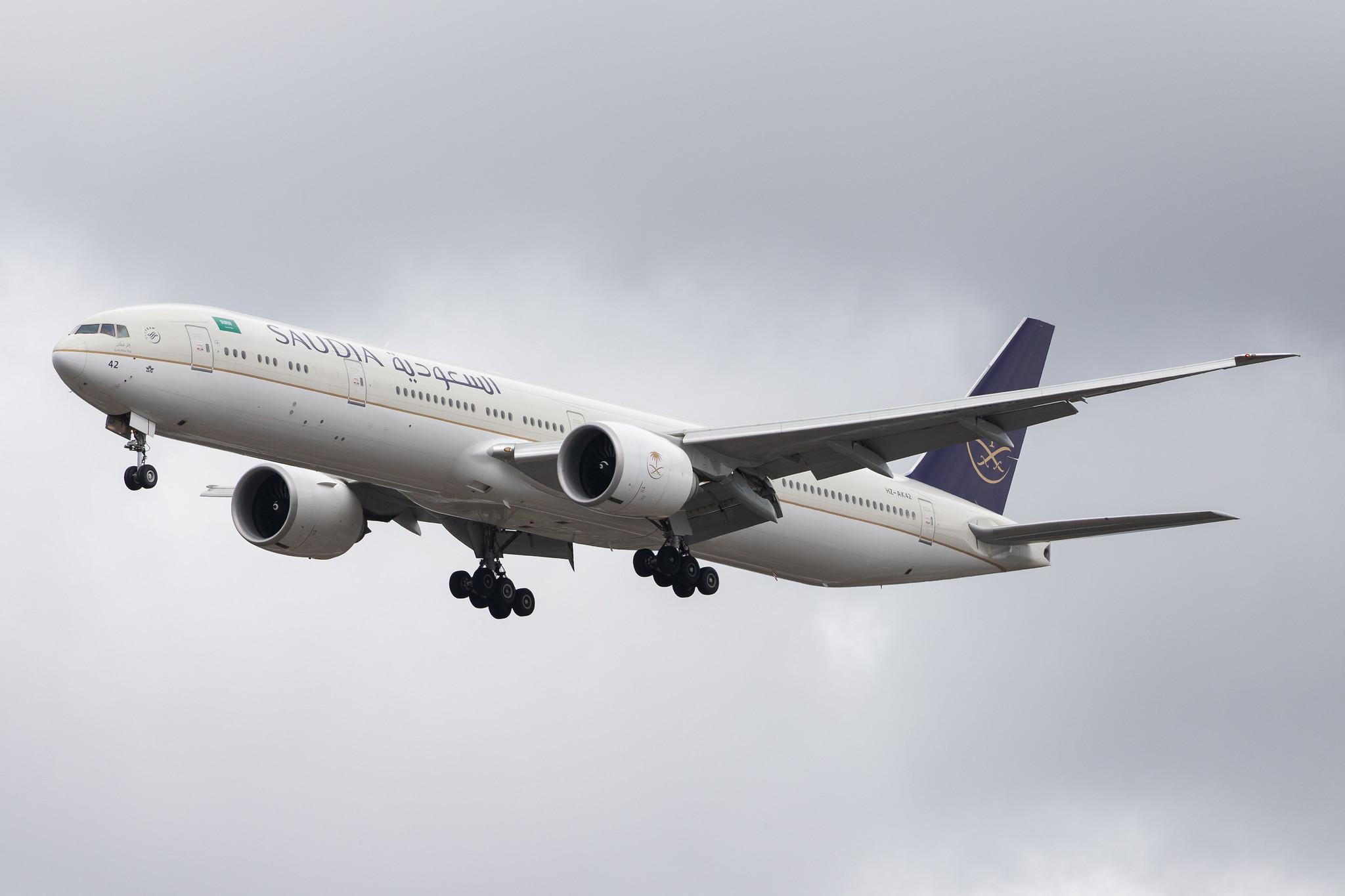 London Heathrow Airport: Saudia (SV / SVA) |  Boeing 777-368(ER) B77W | HZ-AK42 | MSN 62762