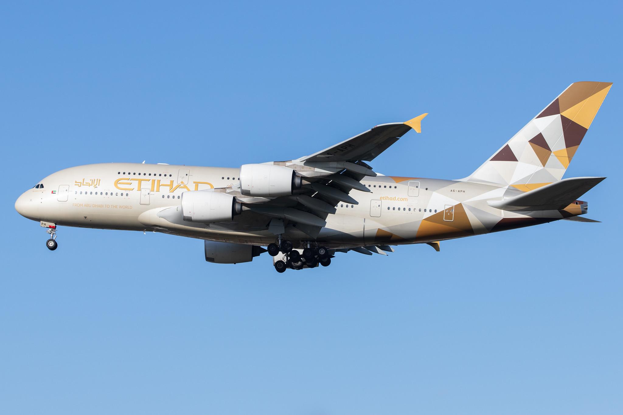 London Heathrow Airport: Etihad (EY / ETD) | Operator: Etihad Airways |  Airbus A380-861 A388 | A6-APH | MSN 199