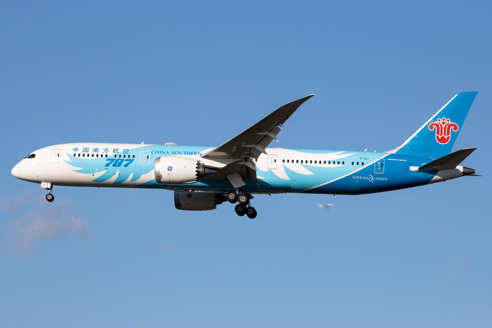 London Heathrow Airport: China Southern Airlines (CZ / CSN) |  Boeing 787-9 Dreamliner B789 | B-1167 | MSN 38796