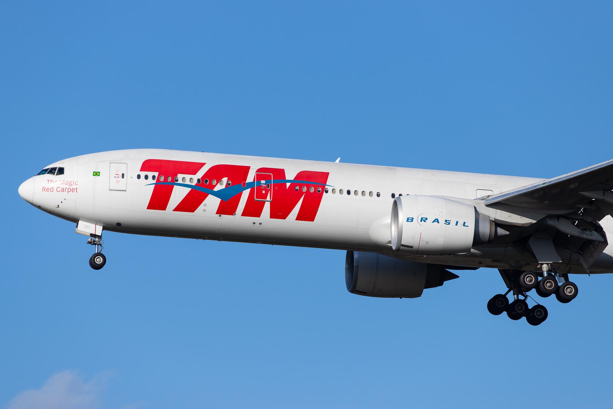 London Heathrow Airport: LATAM Airlines (LA / LAN) | Operator: LATAM Brasil |  Boeing 777-32W(ER) B77W | PT-MUH | MSN 38889