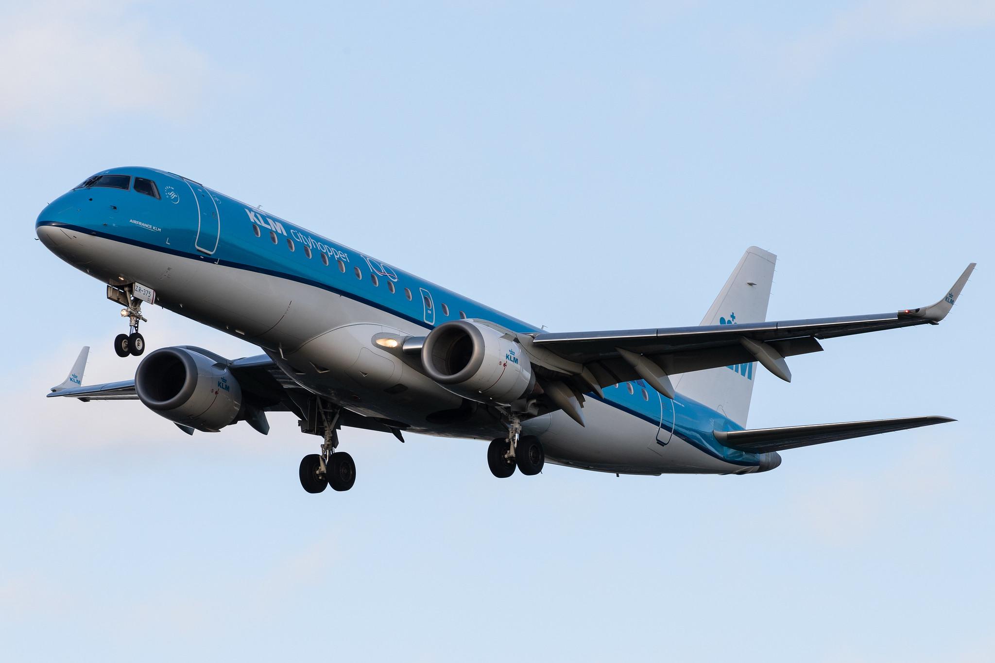 London Heathrow Airport: KLM (KL / KLM) | Operator: KLM Cityhopper |  Embraer E190STD E190 | PH-EZR | MSN 19000375