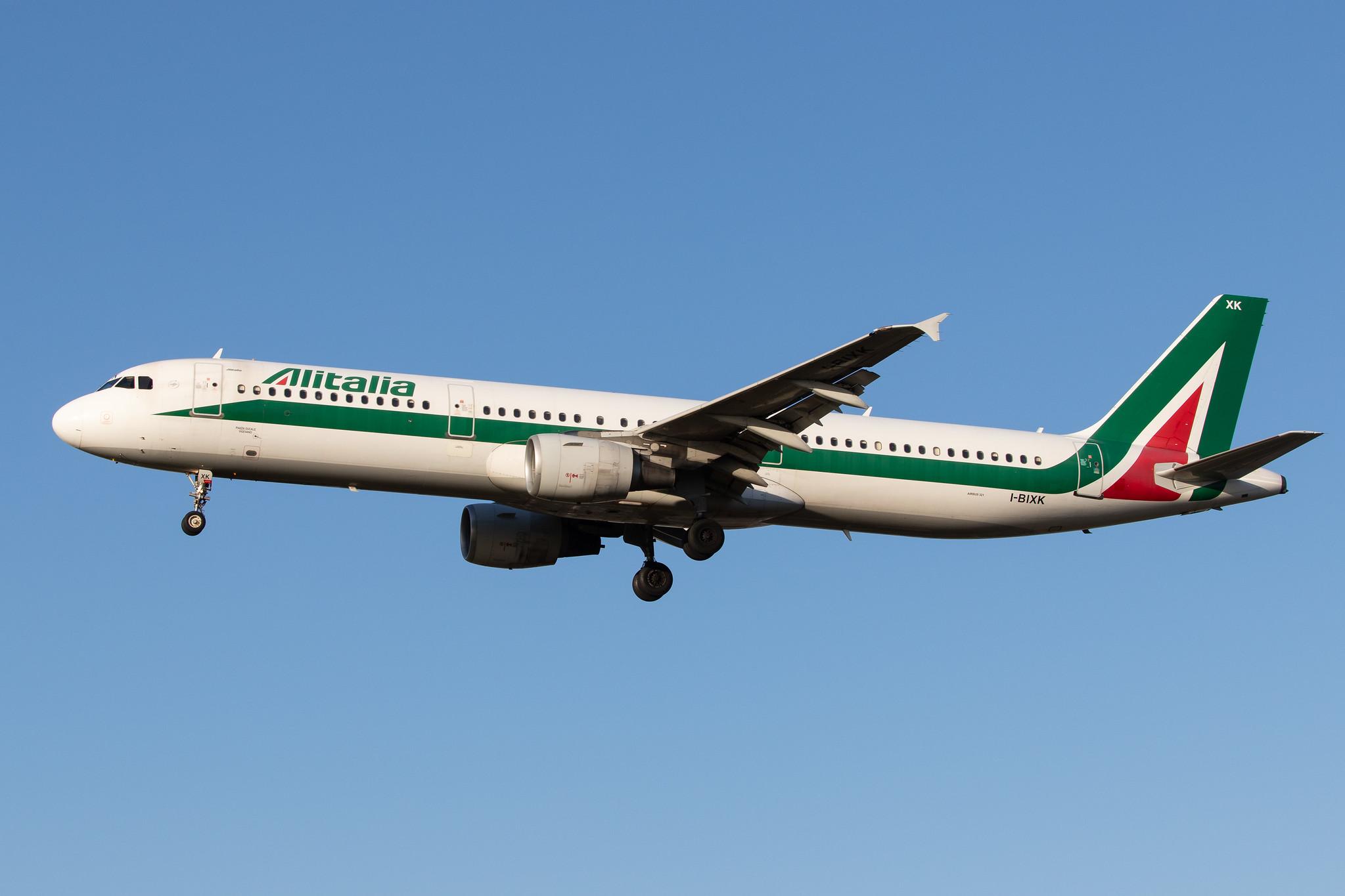 London Heathrow Airport: Alitalia (AZ / AZA) |  Airbus A321-112 A321 | I-BIXK | MSN 1220