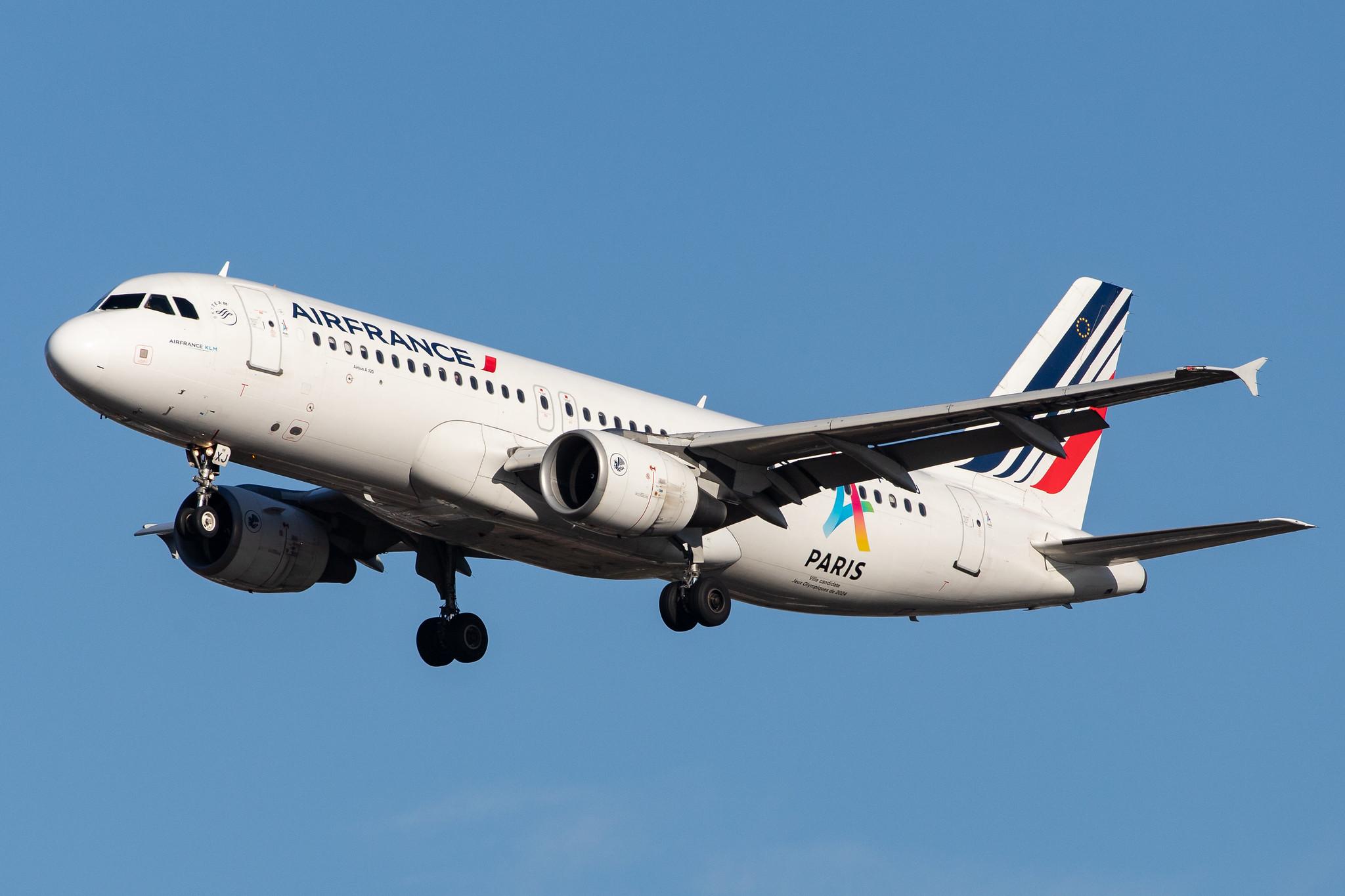 London Heathrow Airport: Air France (AF / AFR) |  Airbus A320-214 A320 | F-GKXJ | MSN 1900
