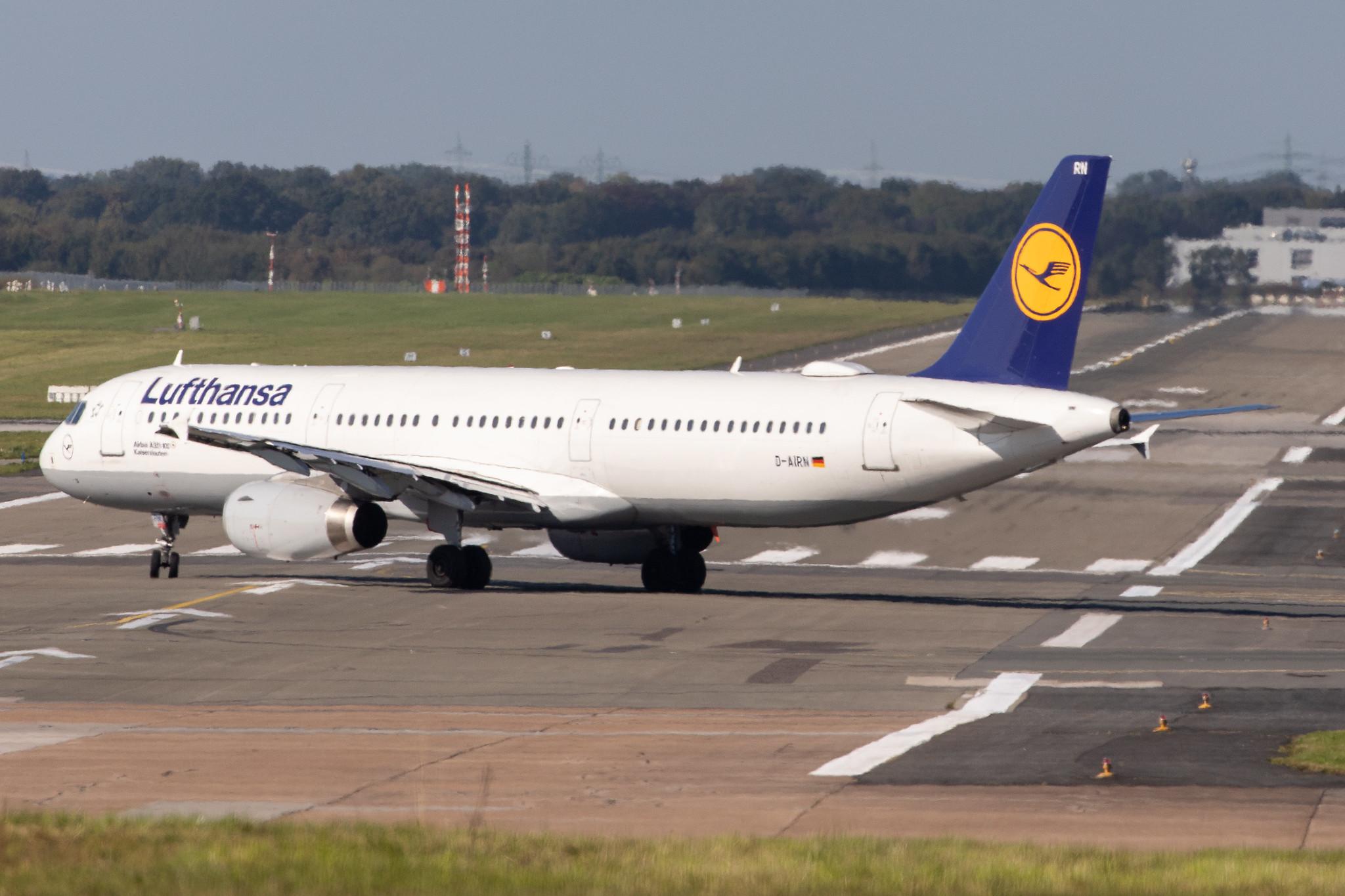 Hamburg Airport: Lufthansa (LH / DLH) |  Airbus A321-131 A321 | D-AIRN | MSN 0560