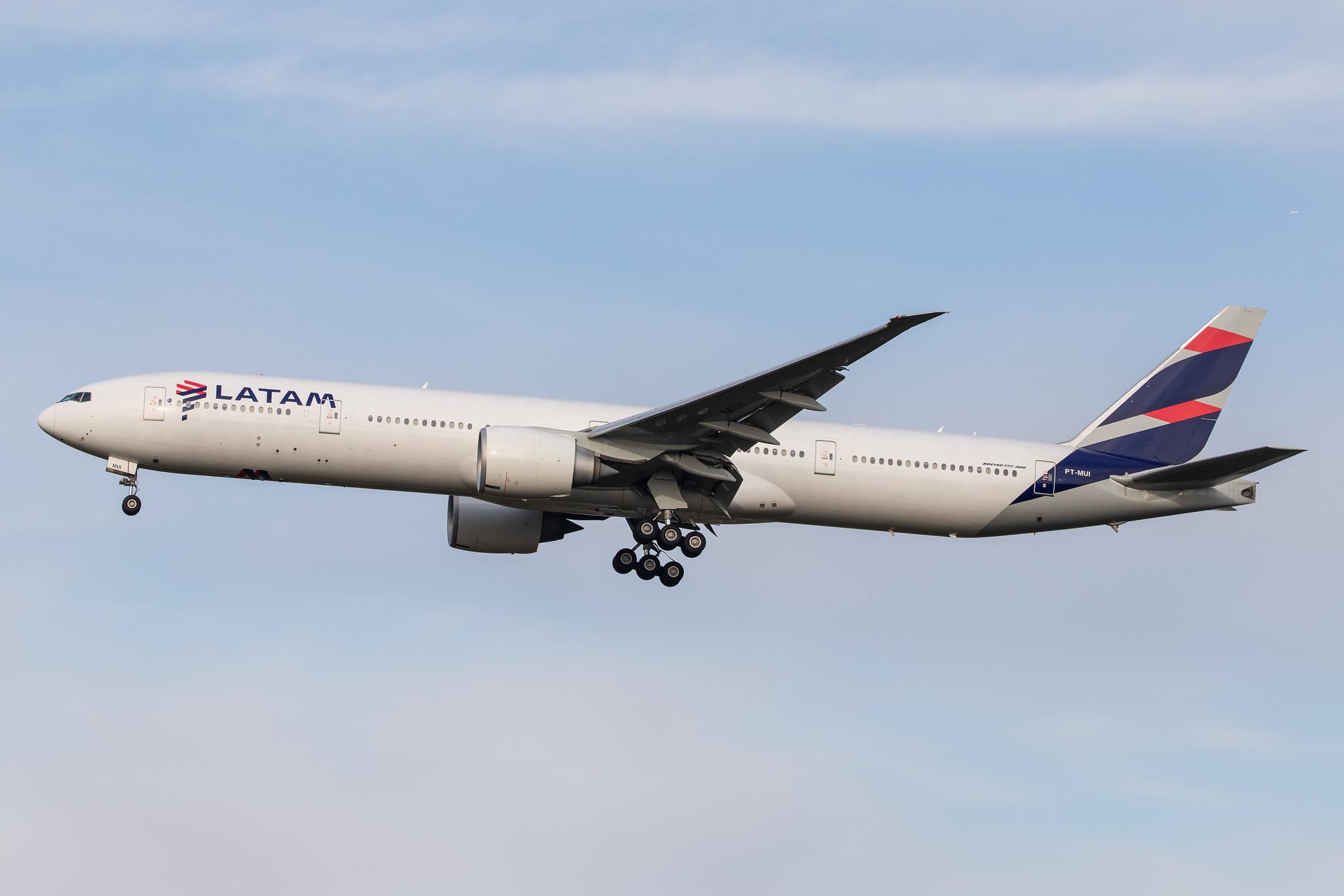 London Heathrow Airport: LATAM Airlines (LA / LAN) | Operator: LATAM Brasil |  Boeing 777-32W(ER) B77W | PT-MUI | MSN 40589