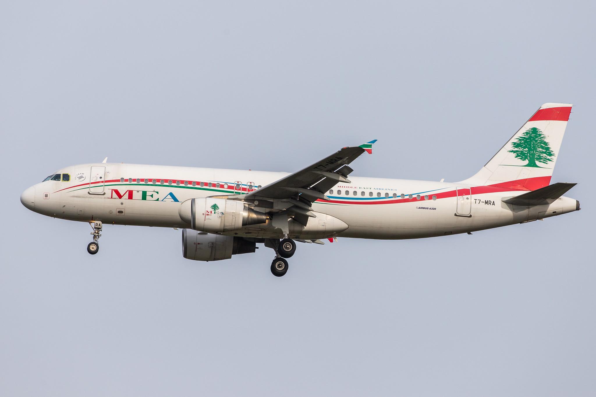 London Heathrow Airport: MEA (ME / MEA) |  Airbus A320-214 A320 | T7-MRA | MSN 5162