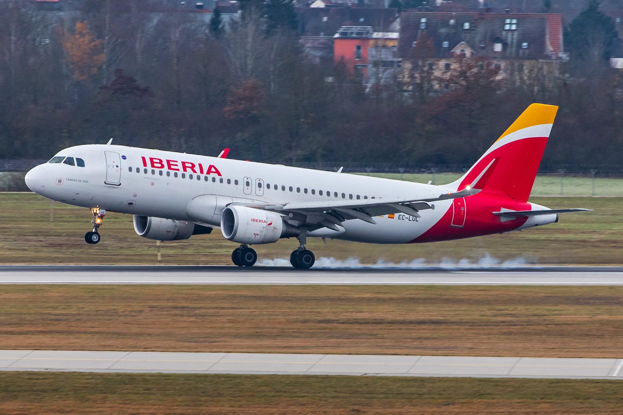 Munich Airport: Iberia (IB / IBE) |  Airbus A320-216 A320 | EC-LUL | MSN 5486