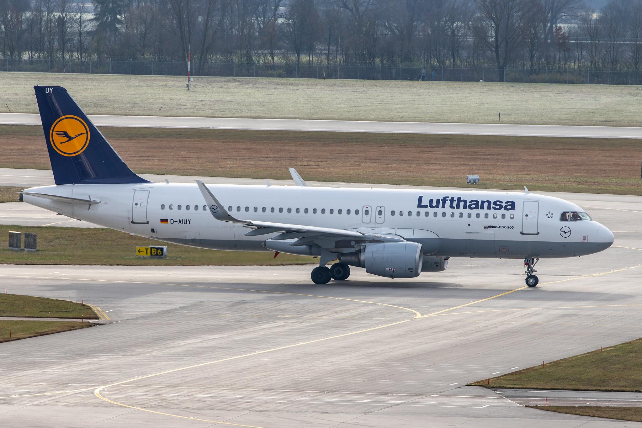 Munich Airport: Lufthansa (LH / DLH) |  Airbus A320-214 A320 | D-AIUY | MSN 7355