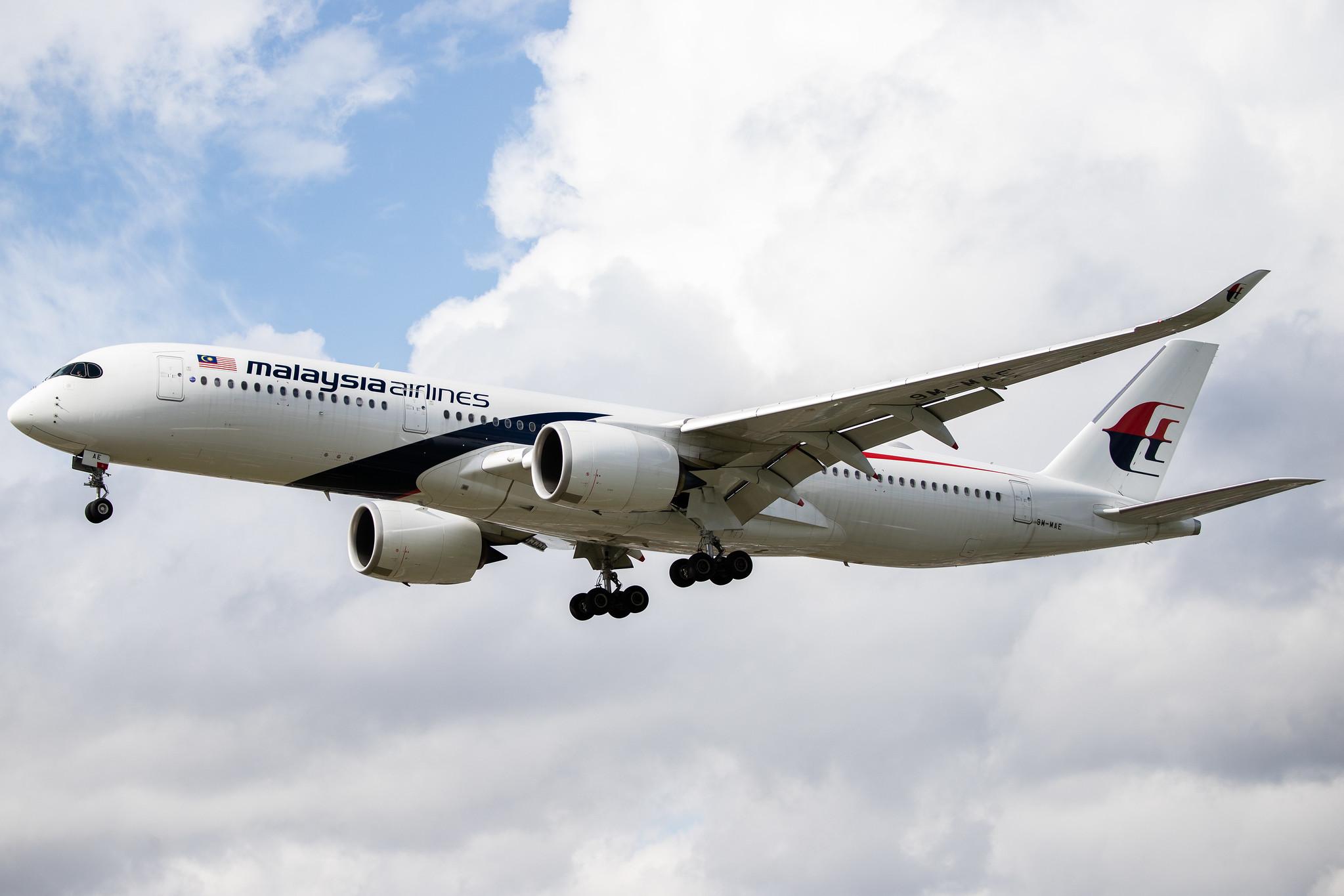 London Heathrow Airport: Malaysia Airlines (MH / MAS) |  Airbus A350-941 A359 | 9M-MAE | MSN 195