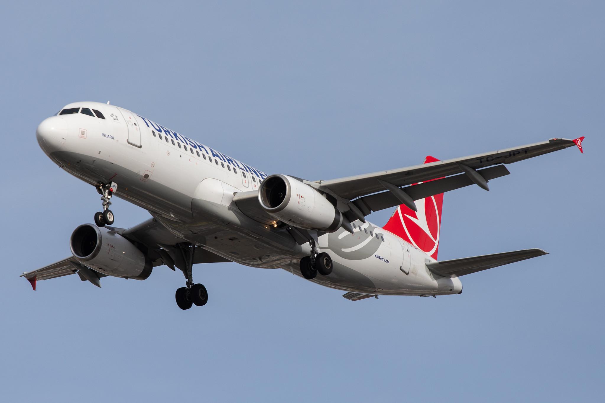Flughafen Berlin Tegel (TXL): Turkish Airlines (TK / THY) |  Airbus A320-232 A320 | TC-JPT | MSN 3719