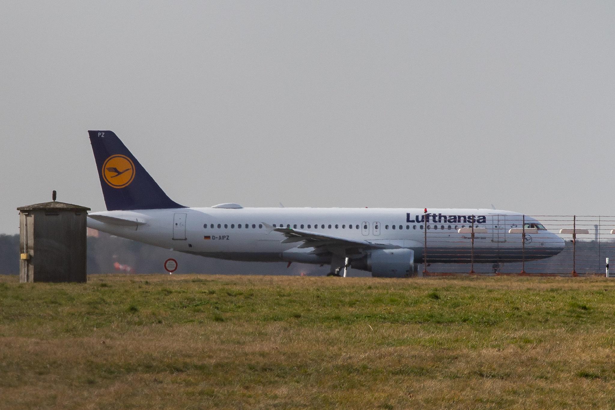 Flughafen Berlin Tegel (TXL): Lufthansa (LH / DLH) |  Airbus A320-211 A320 | D-AIPZ | MSN 0162